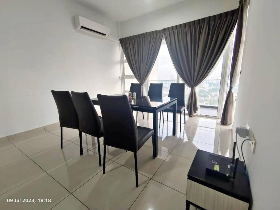 JB Town 3BR 6Pax Wifi Parking