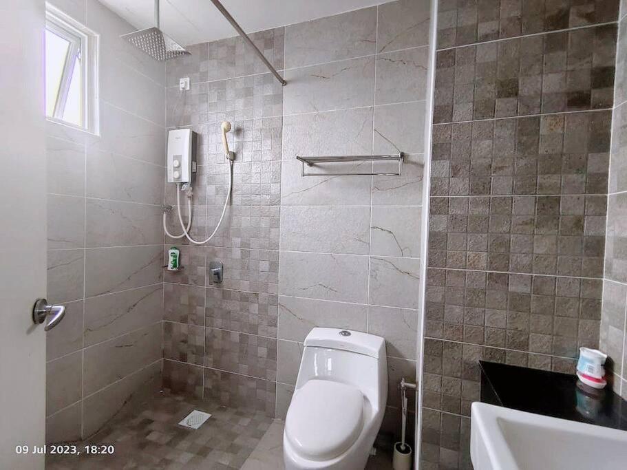 JB Town 3BR 6Pax Wifi Parking