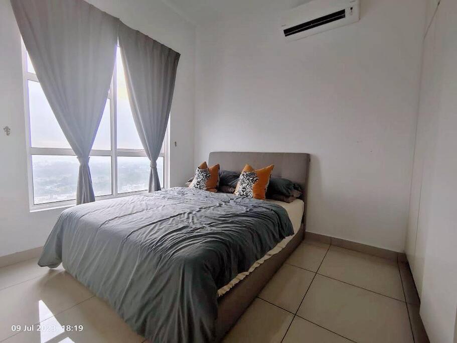 JB Town 3BR 6Pax Wifi Parking