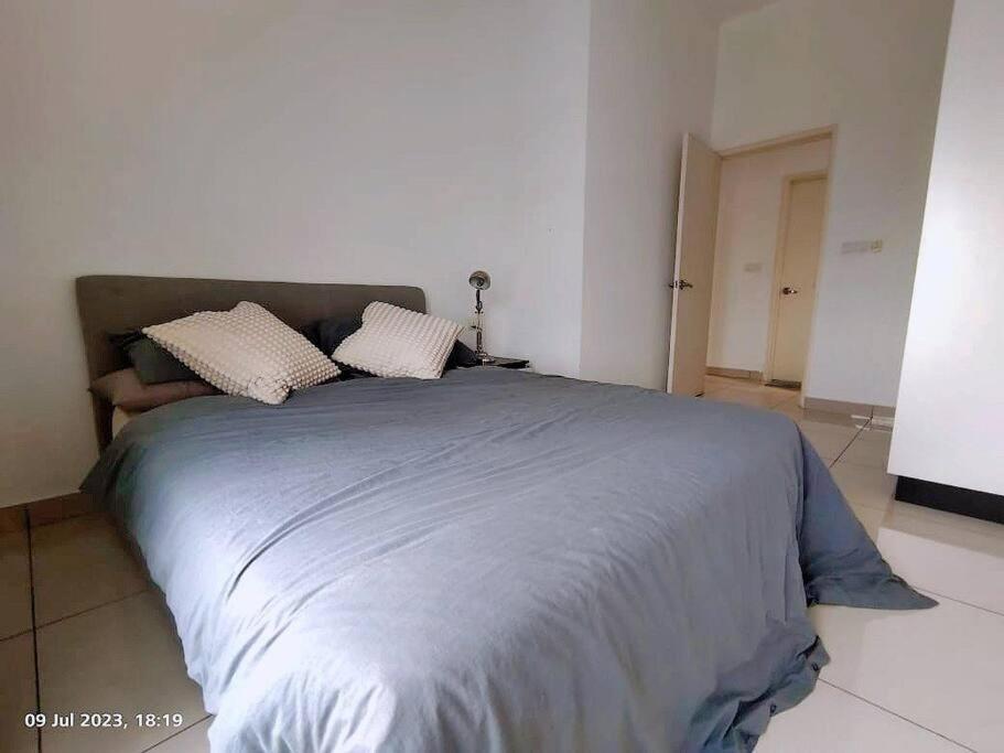 JB Town 3BR 6Pax Wifi Parking