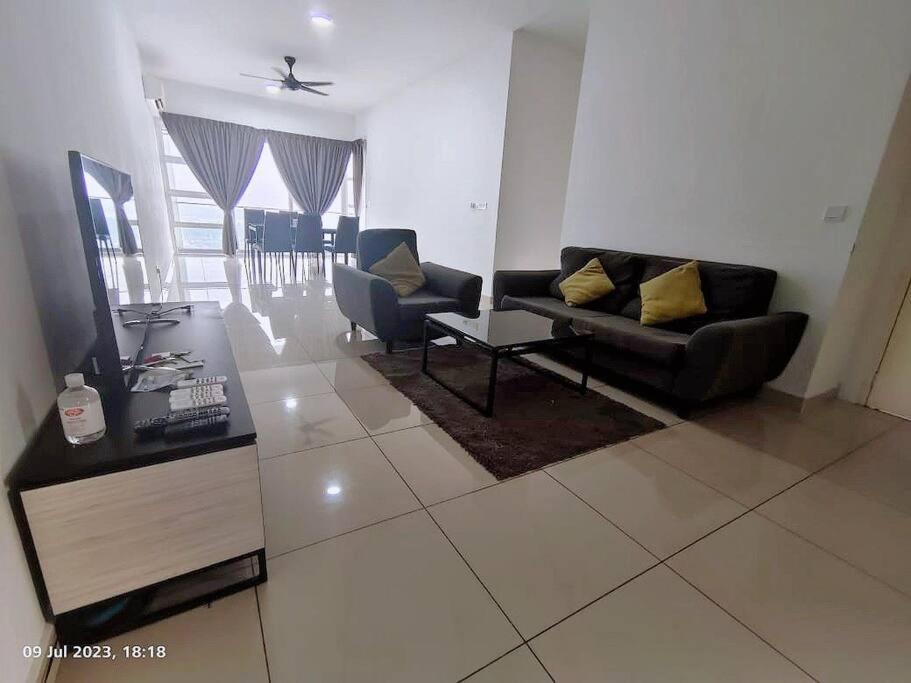 JB Town 3BR 6Pax Wifi Parking