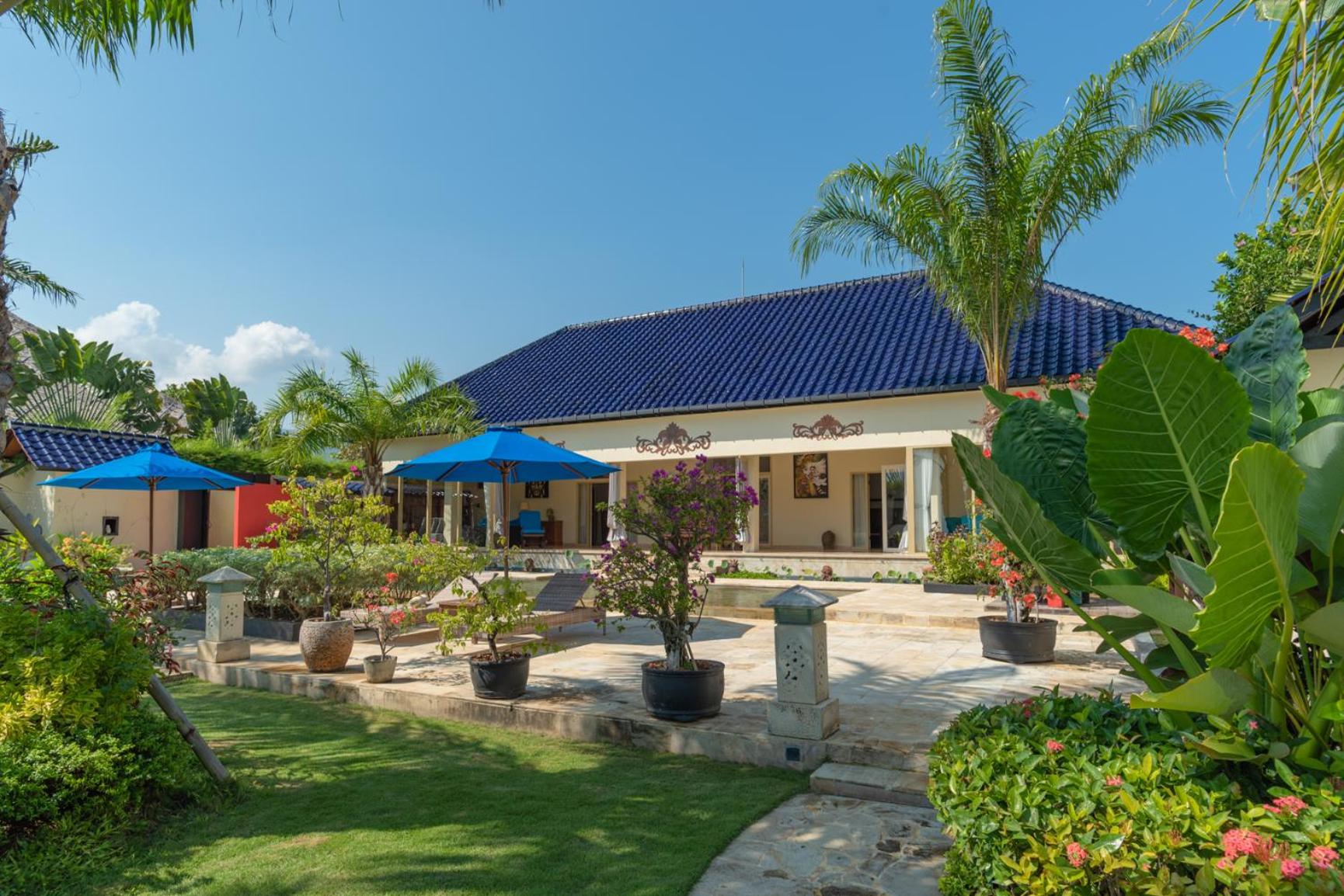 Villa Hikume - Relax In A Private Beachfront Villa view 4