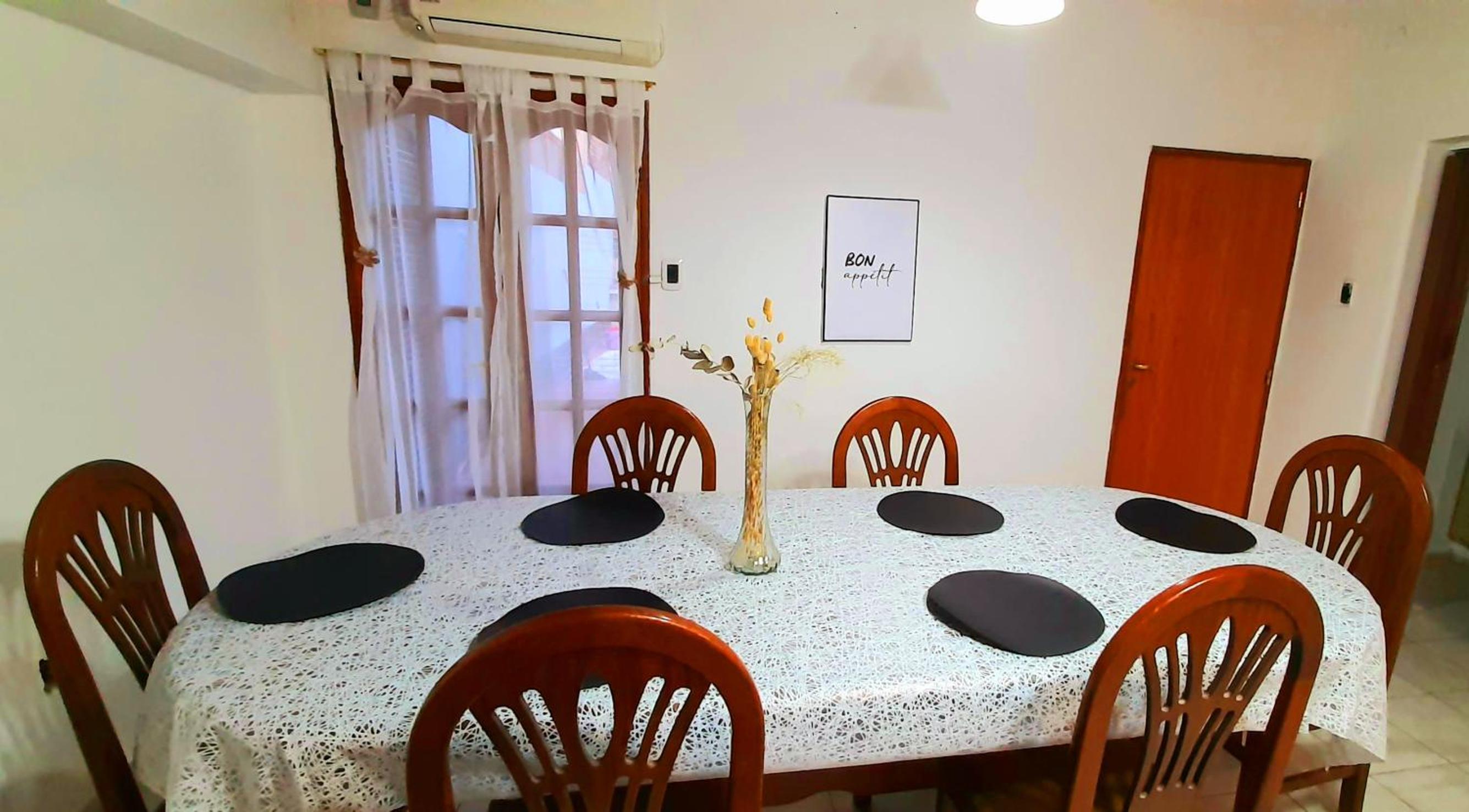 Casa Ideal en Mendoza Centro, Autocheckin, Patio con Parrilla y Parking privado Gratis a 100 mts