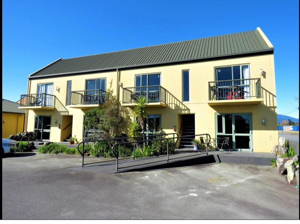 Palmcourt Motel