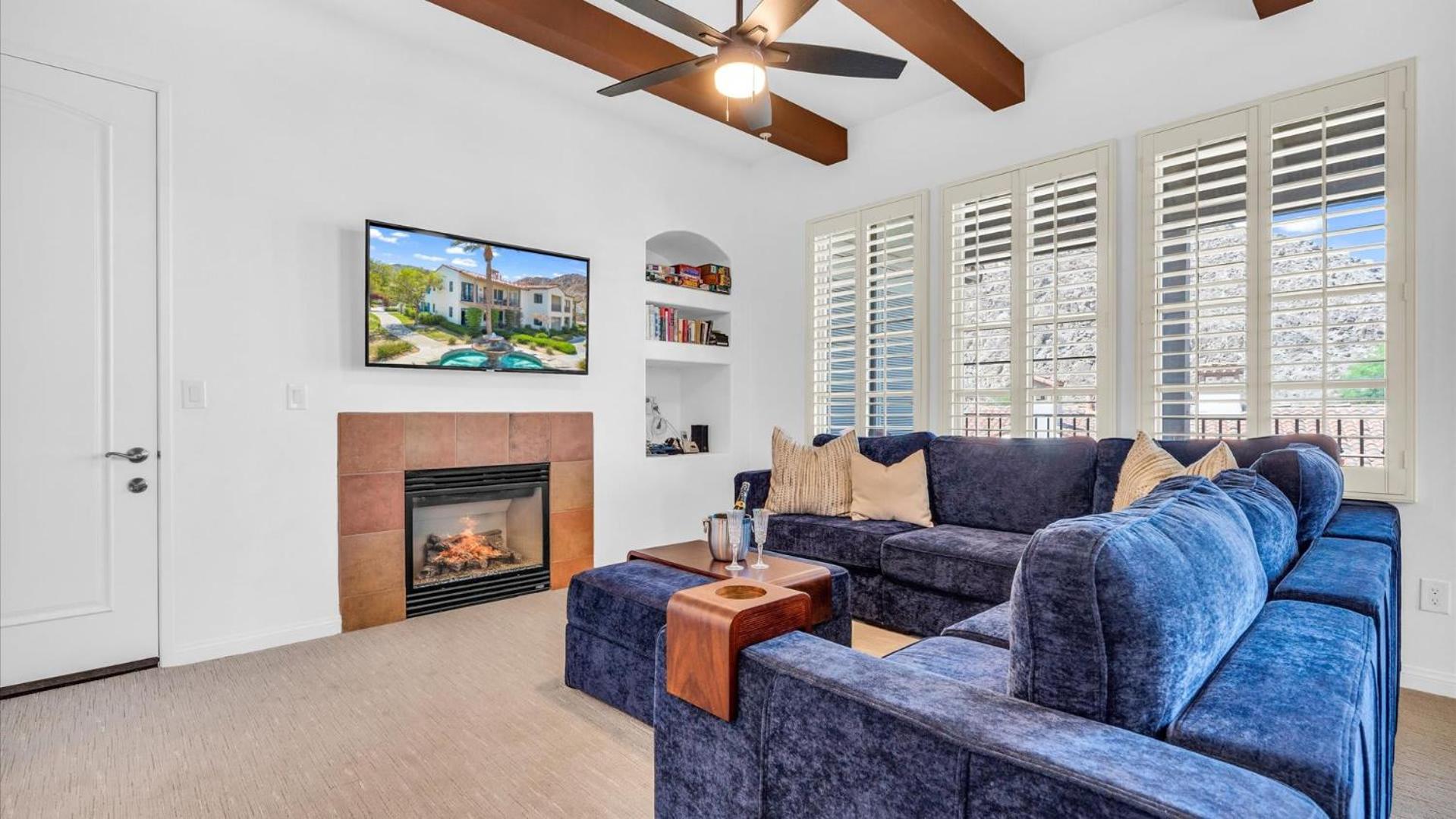 LV204 Airy Upstairs 2 Bedroom w Private Balcony view 5