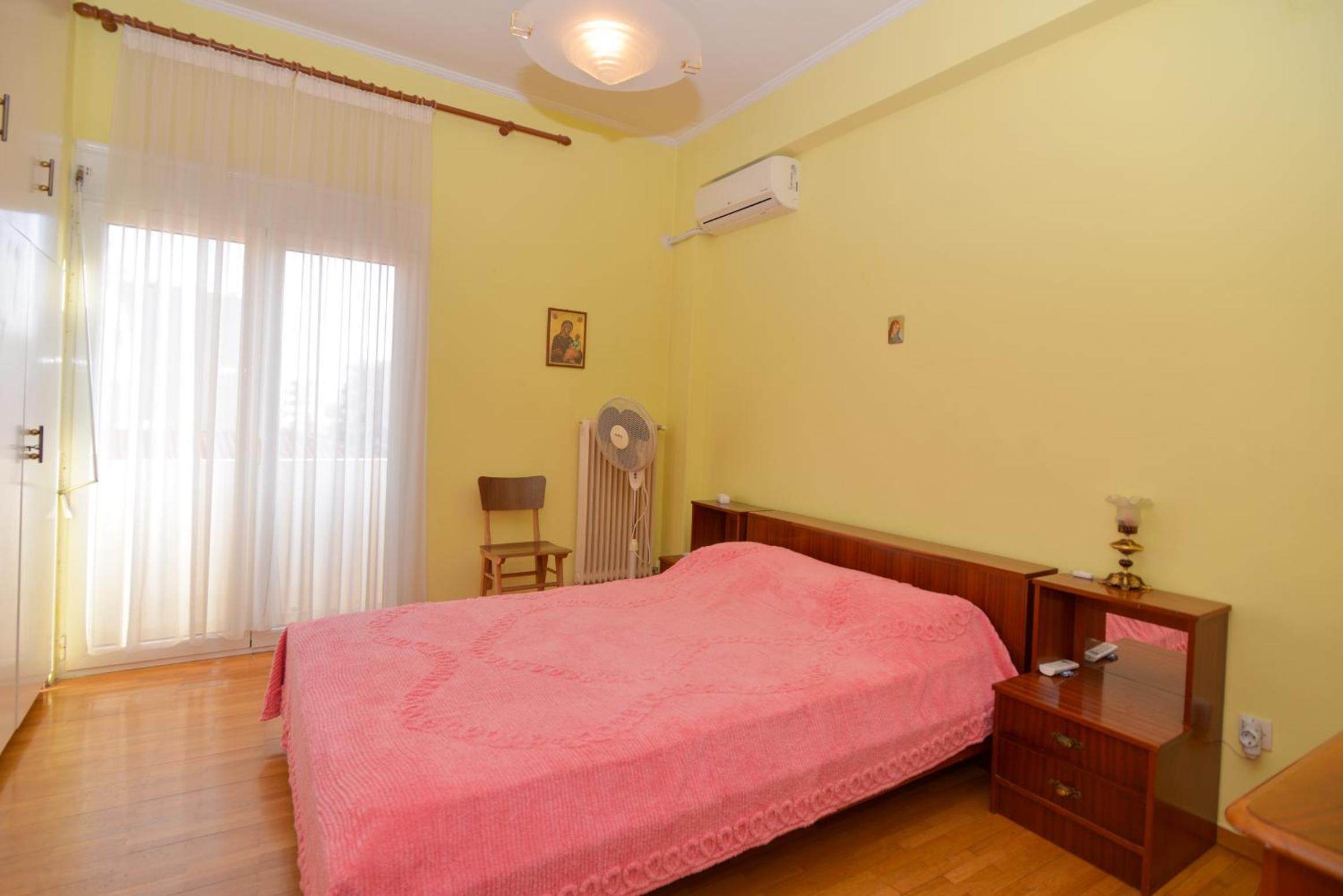 Mytilini central apt 5 min walk from port, shops view 5