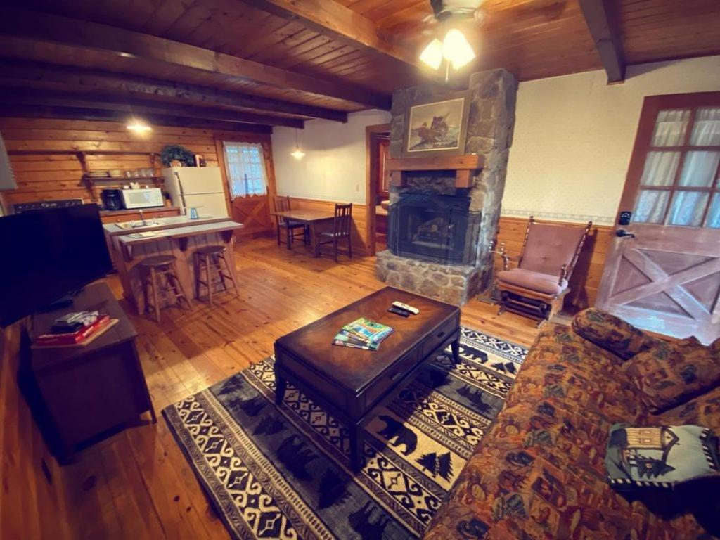 Cozy Cabin at Bear Mountain Log Cabins