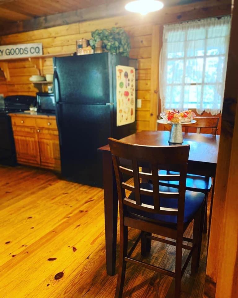 Cozy Cabin at Bear Mountain Log Cabins