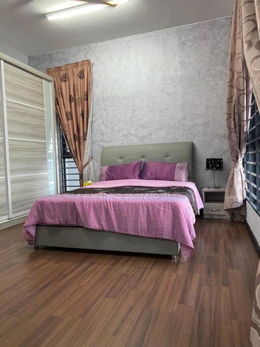Family friendly multiple Parking 3bedroom apartment photo 6