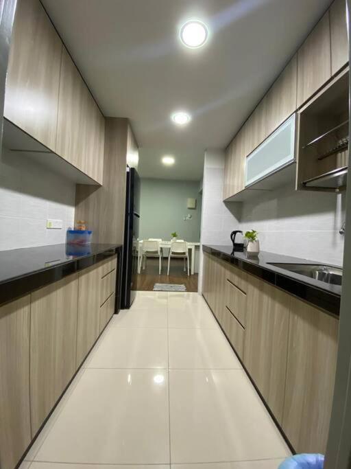 Family friendly multiple Parking 3bedroom apartment photo 8