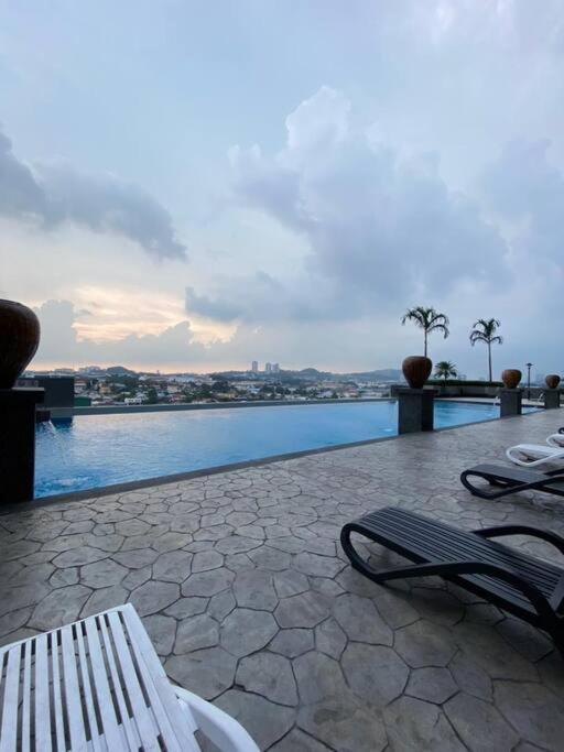 Family friendly multiple Parking 3bedroom apartment view 4