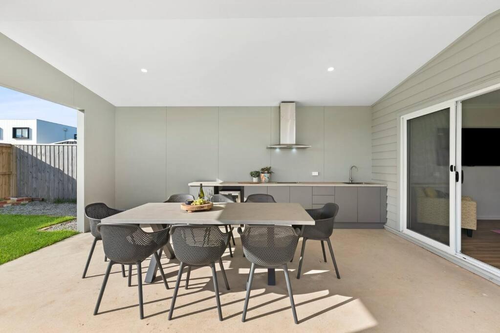 The Point- Views, Luxury, Brand new, Sleeps 10, Wineries, Golf, Adventure Park, Beaches
