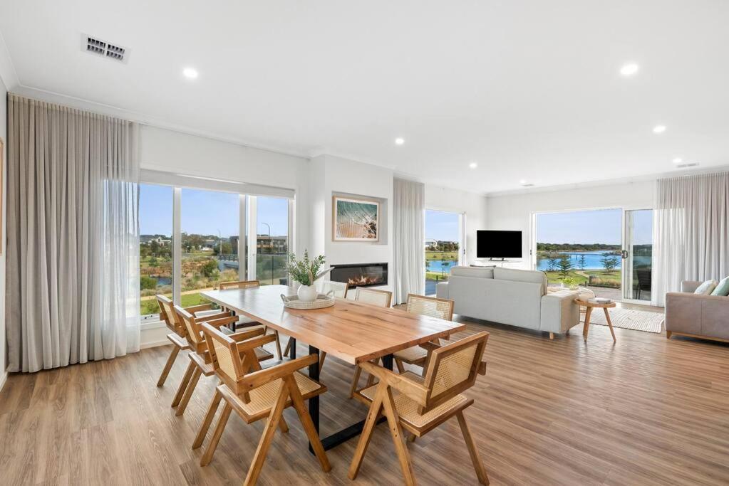 The Point- Views, Luxury, Brand new, Sleeps 10, Wineries, Golf, Adventure Park, Beaches