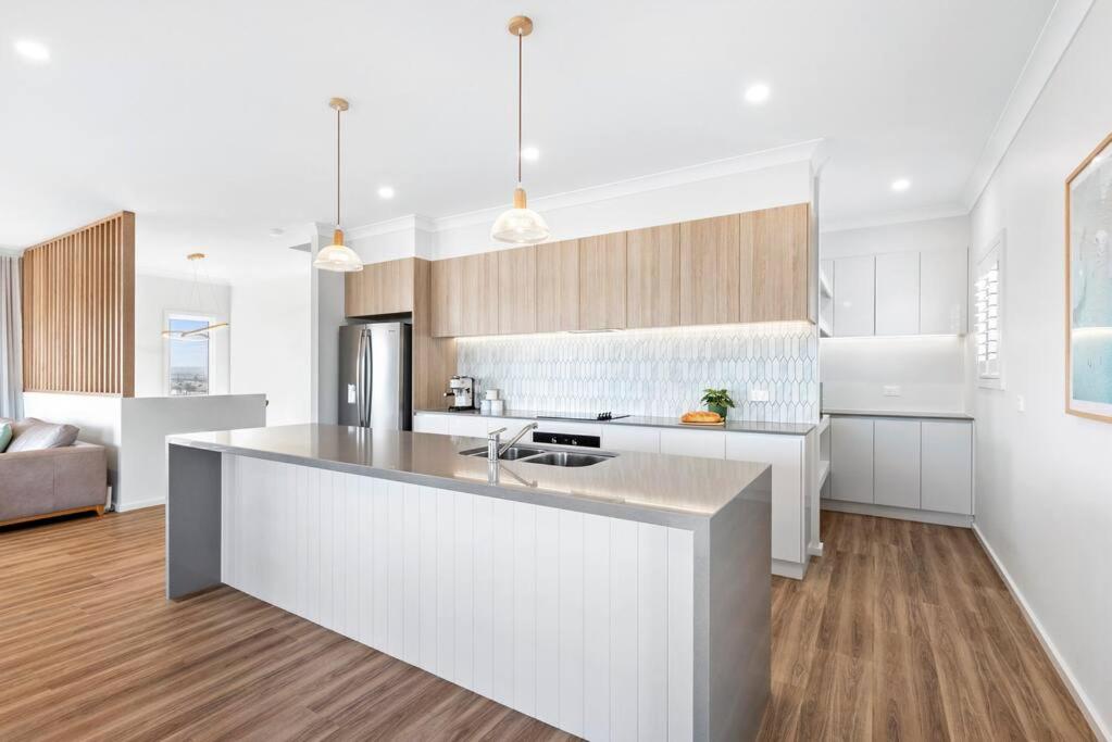 The Point- Views, Luxury, Brand new, Sleeps 10, Wineries, Golf, Adventure Park, Beaches