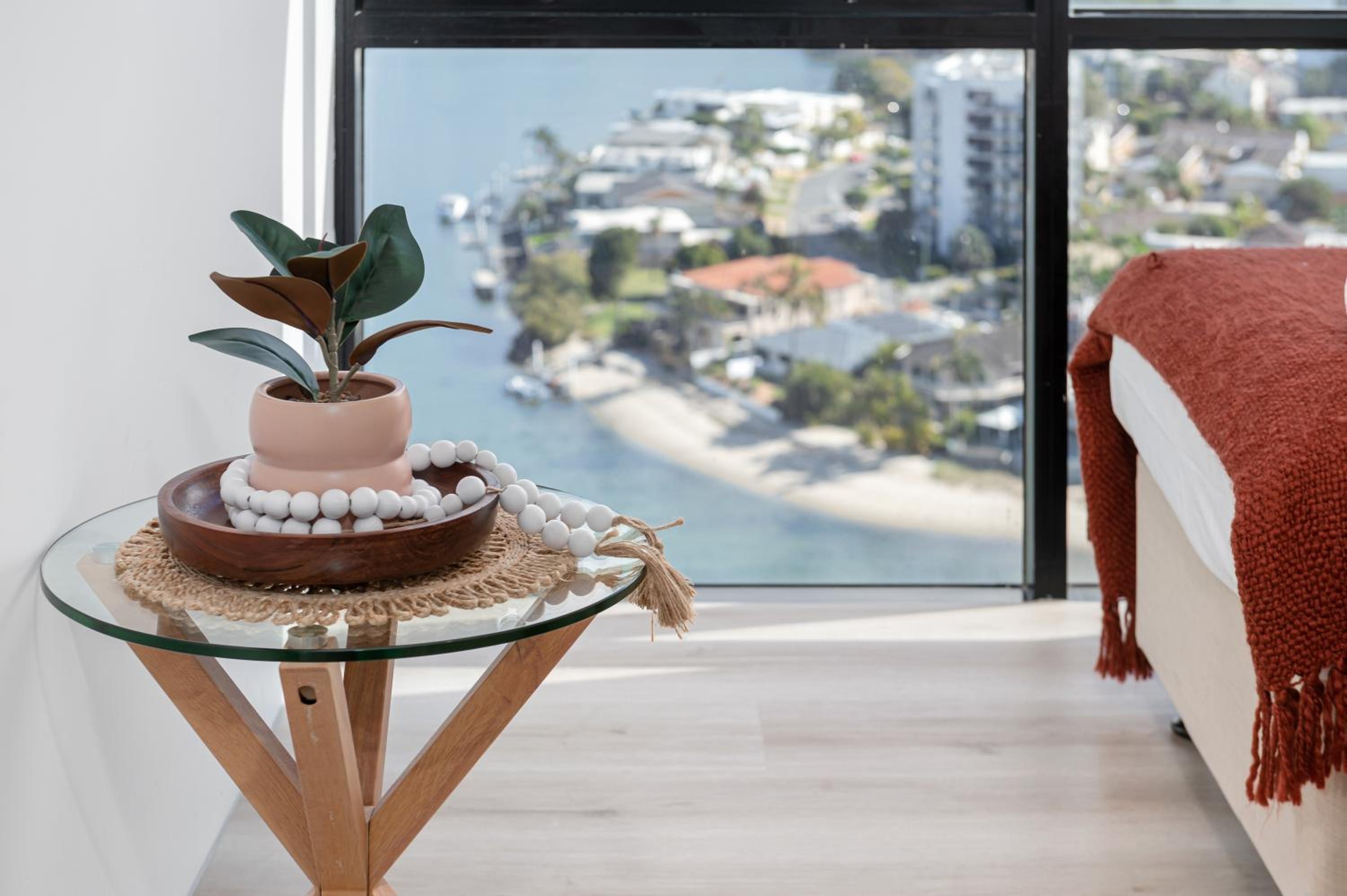 Circle on Cavill Contemporary Luxury and Spacious Three Bedroom Apartment