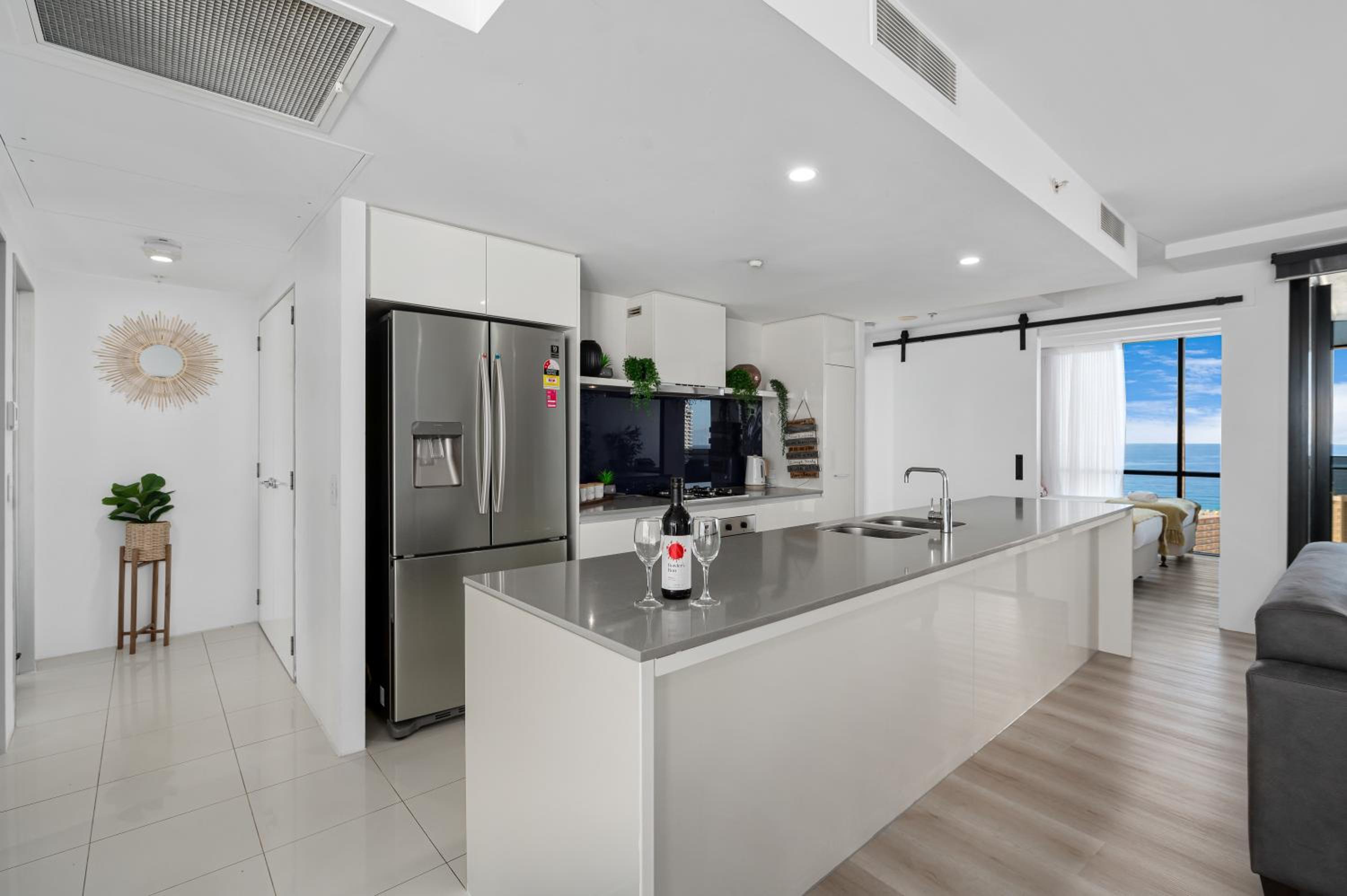 Circle on Cavill Contemporary Luxury and Spacious Three Bedroom Apartment