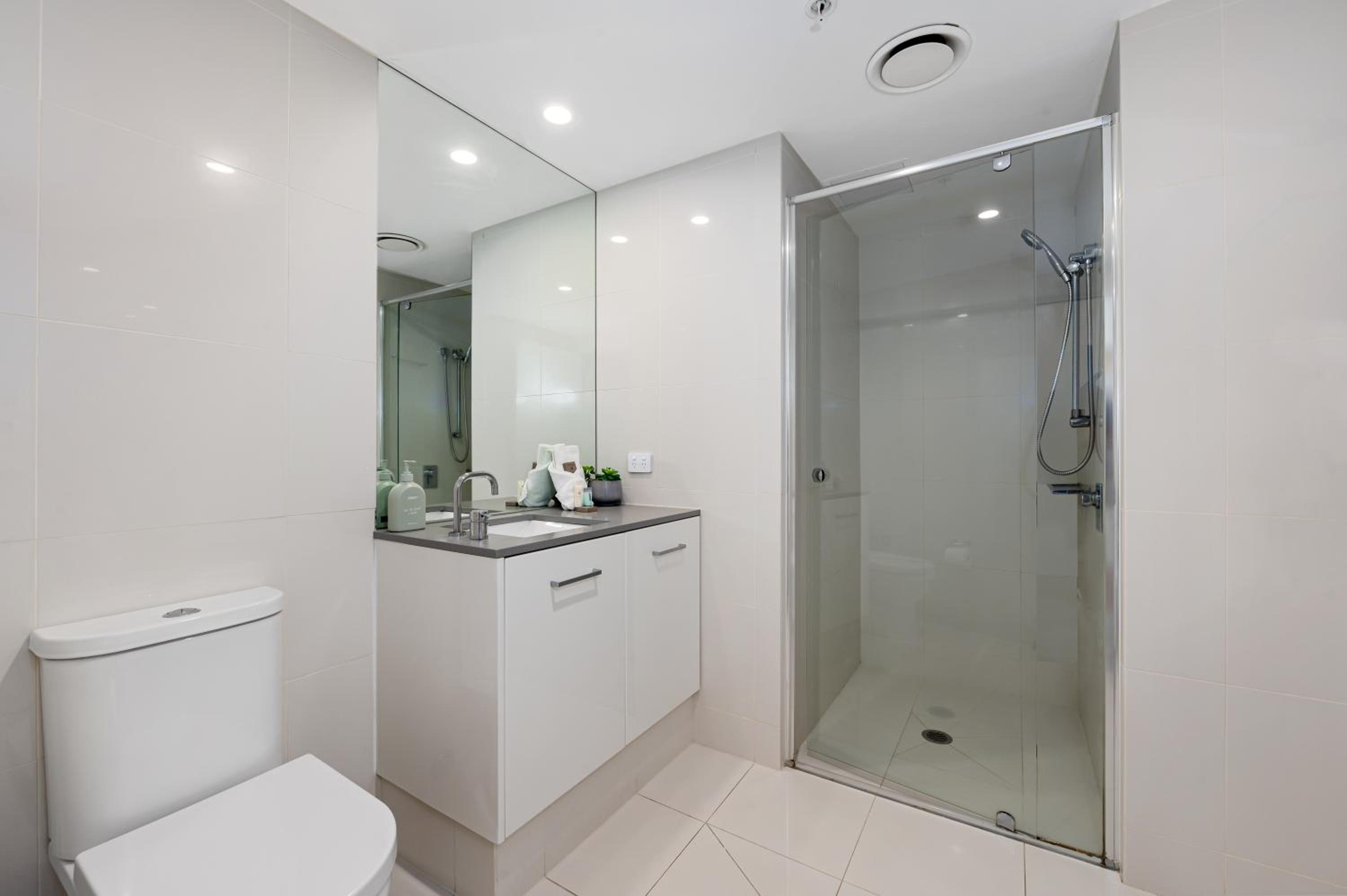 Circle on Cavill Contemporary Luxury and Spacious Three Bedroom Apartment