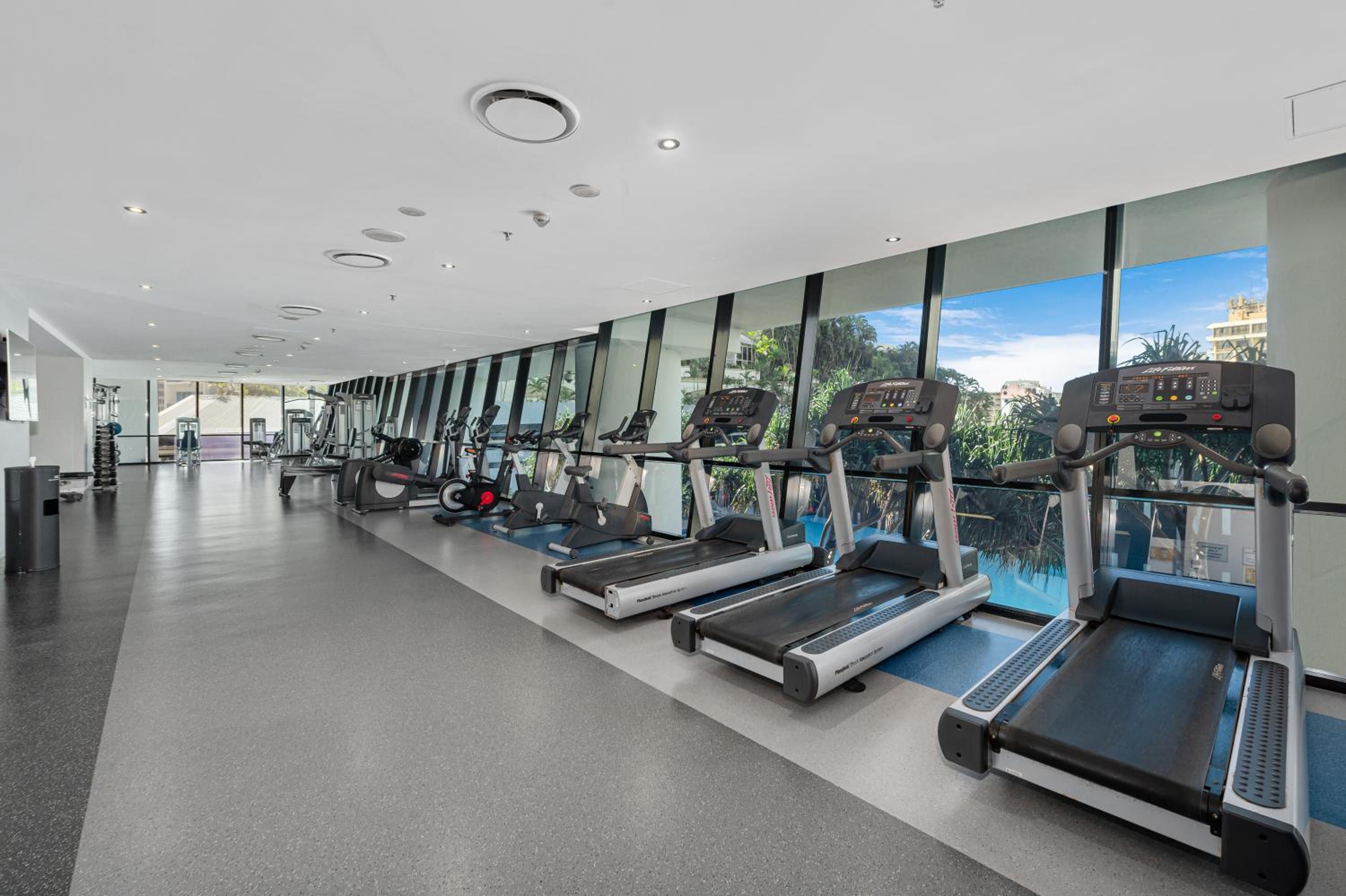 Circle on Cavill Contemporary Luxury and Spacious Three Bedroom Apartment