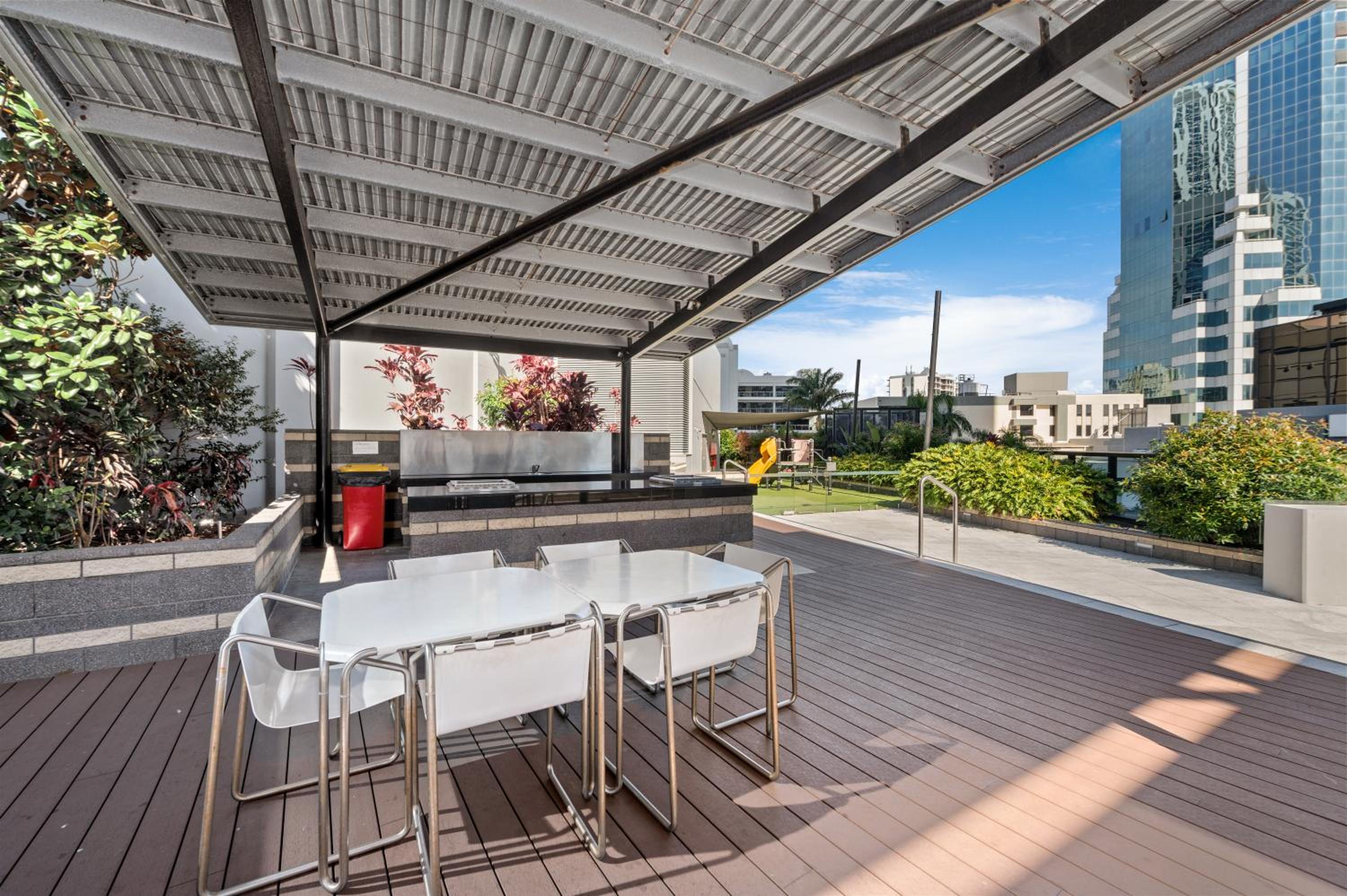 Circle on Cavill Contemporary Luxury and Spacious Three Bedroom Apartment