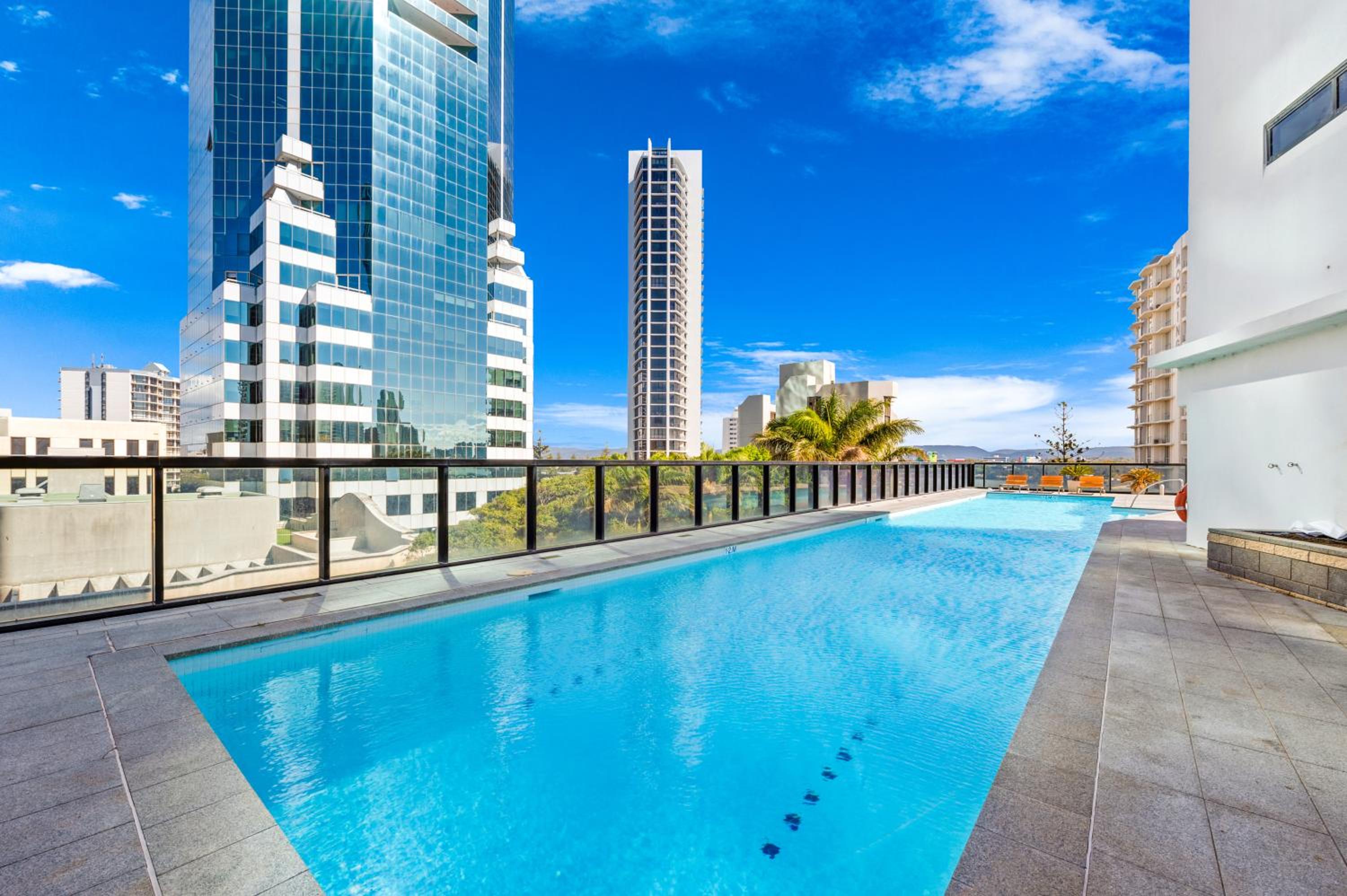 Circle on Cavill Contemporary Luxury and Spacious Three Bedroom Apartment