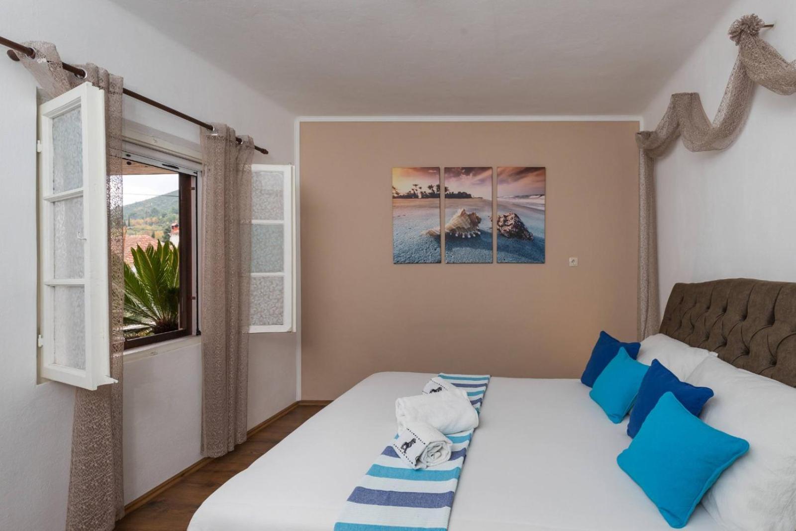 Bougainvillea--Apartment By The Sea view 4