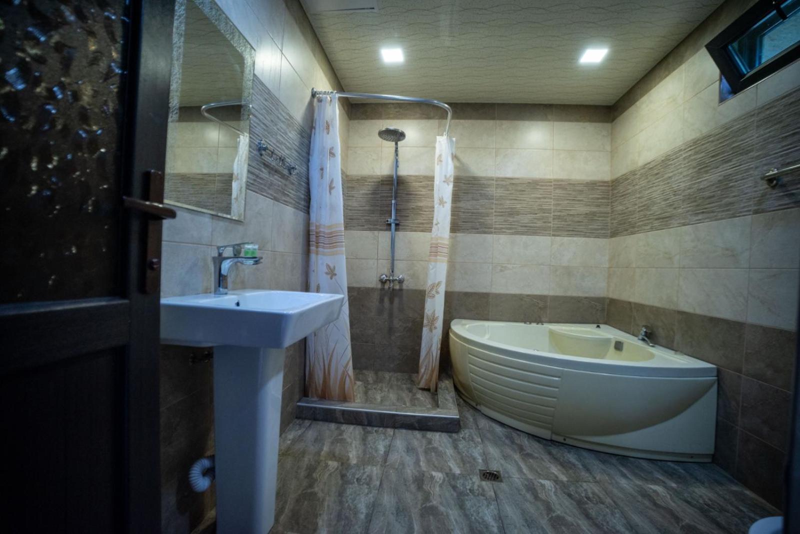 Arevik Resort Cottages