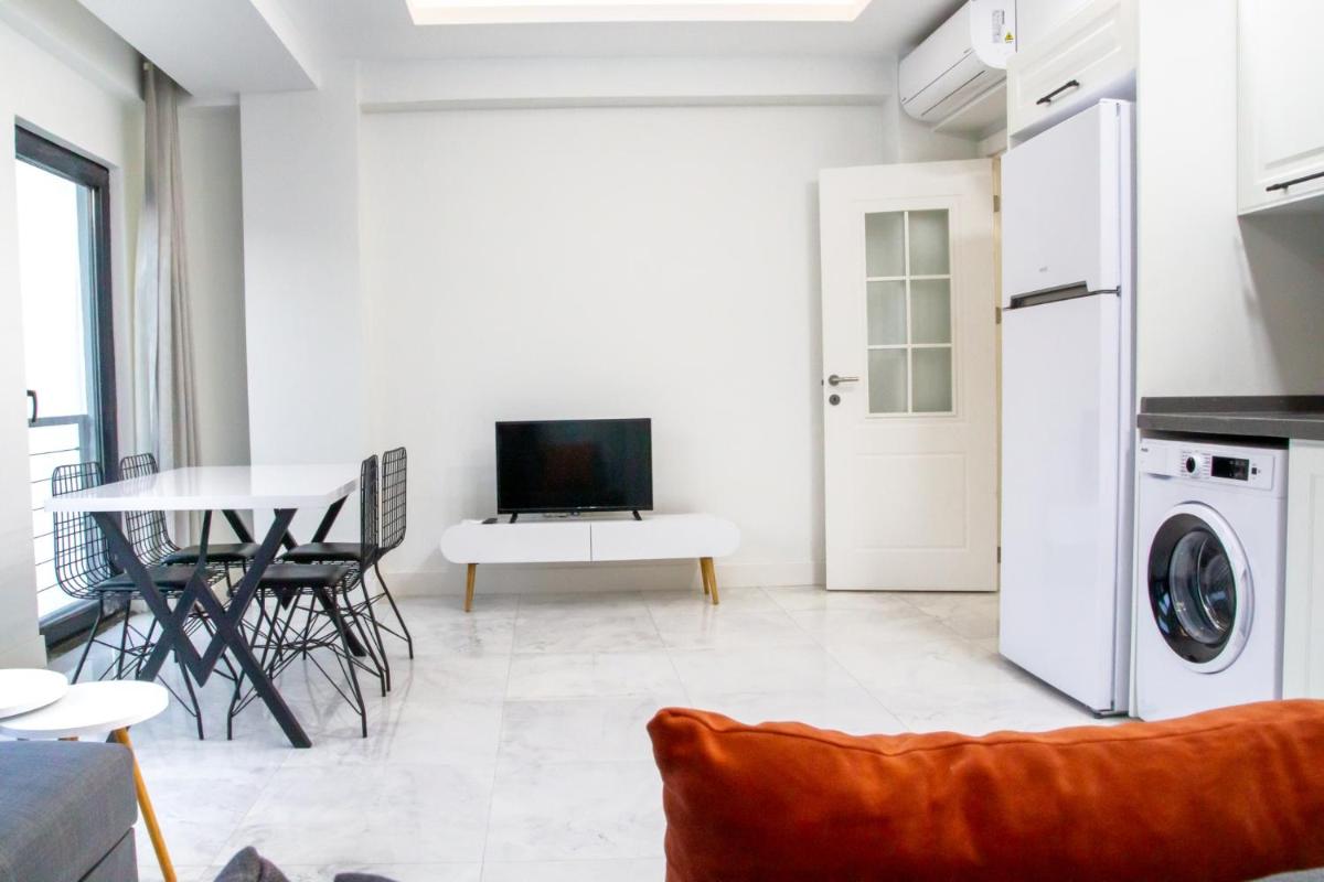 Chic Flat w Garden 1 min to Milas Coast view 3
