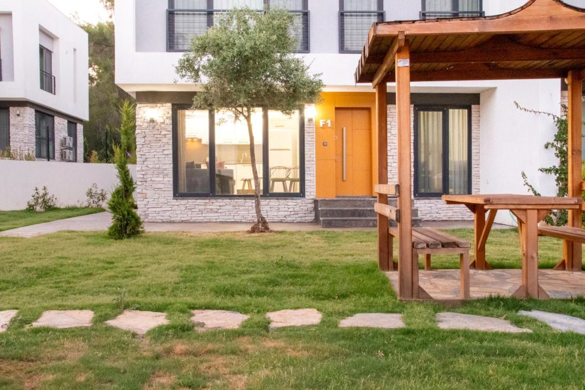 Hotel Flat w Spacious Garden 5 min to Beach in Milas - Image 1