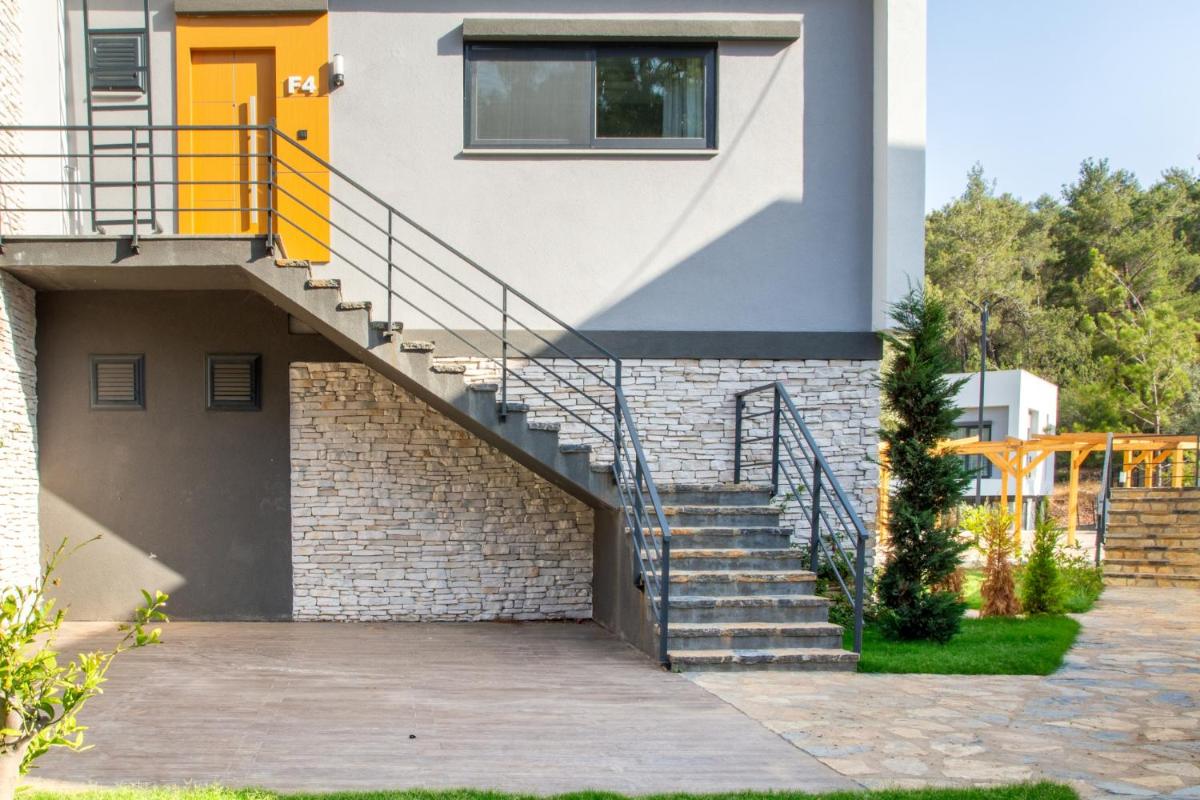 Hotel Modern Flat w Garden 5 min to Beach in Milas - Image 1