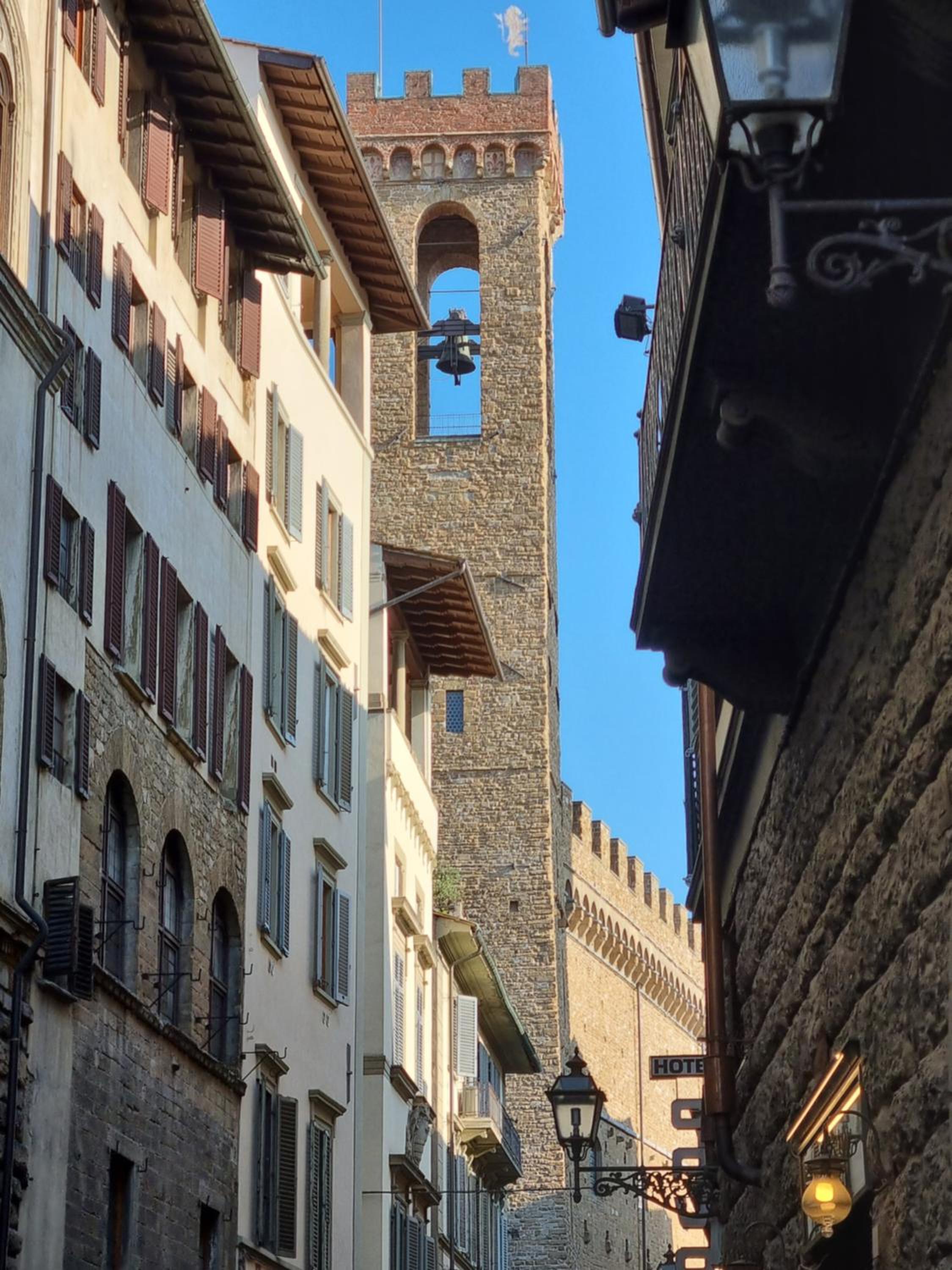 LA SEDE DELL'ARTE Monolocale Studio e Camere in Torre Medievale vicino a Duomo e Piazza Signoria