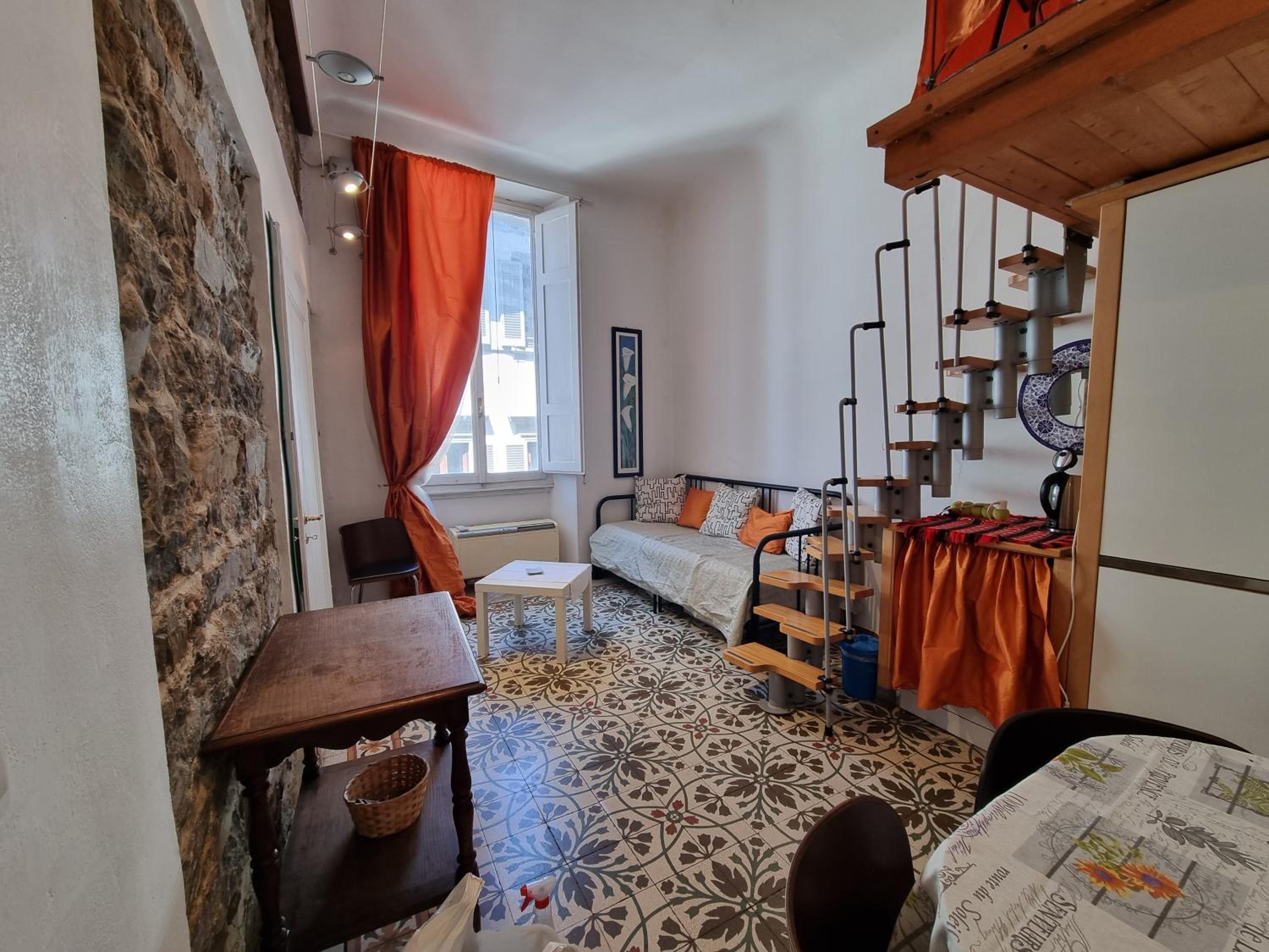 LA SEDE DELL'ARTE Monolocale Studio e Camere in Torre Medievale vicino a Duomo e Piazza Signoria