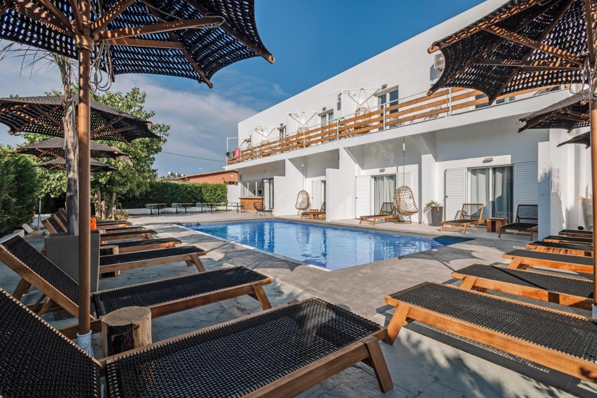 outdoor BBQ area