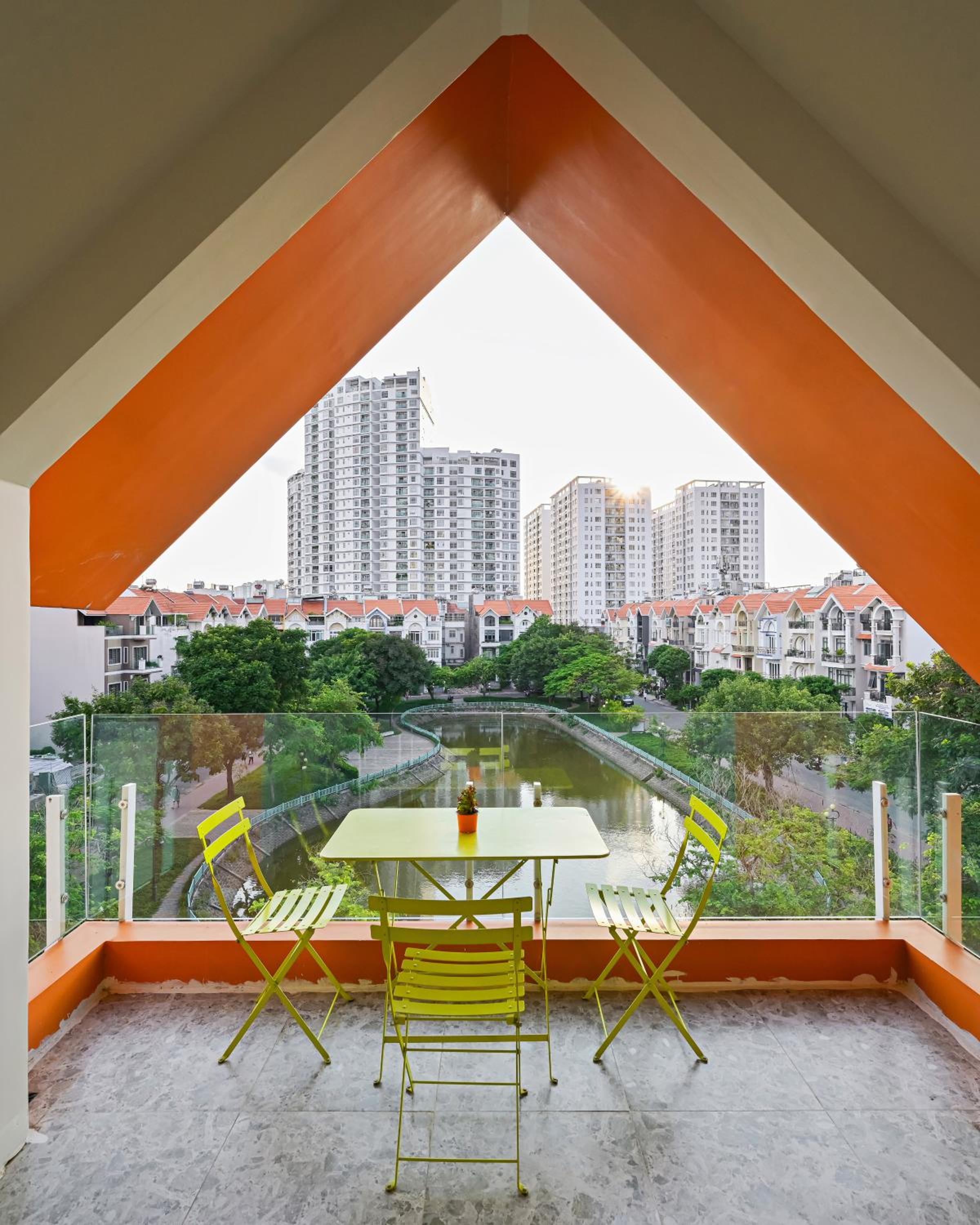 Lakeview Park Villas - Every Duplex with Private Pool