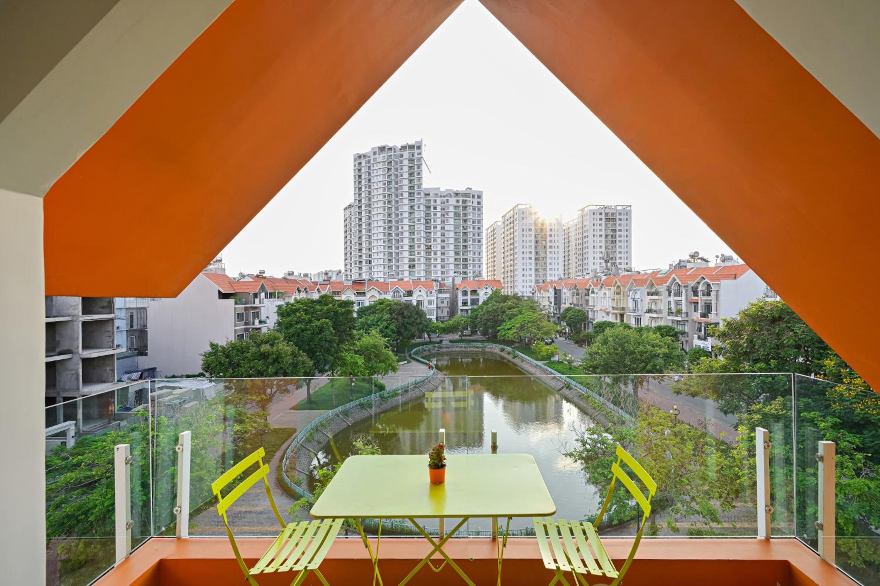 Lakeview Park Villas - Every Duplex with Private Pool