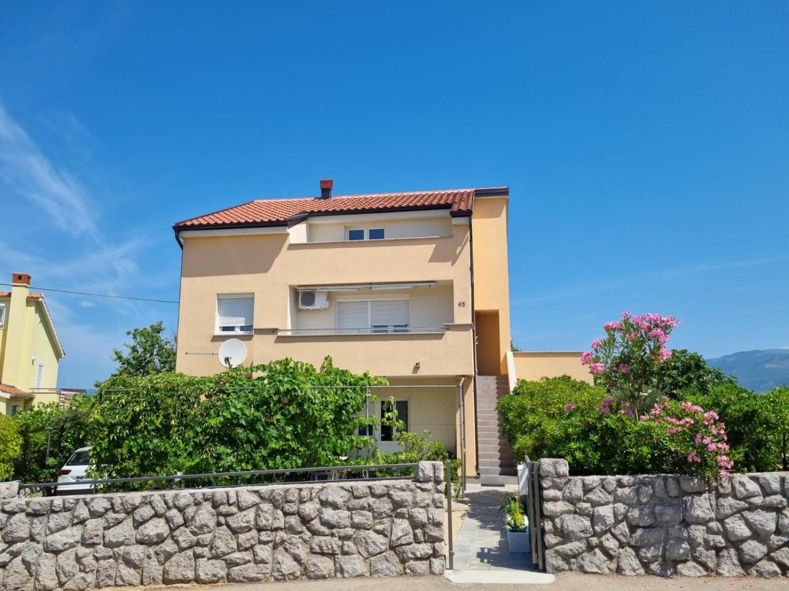 Apartments Miro Omišalj view 2