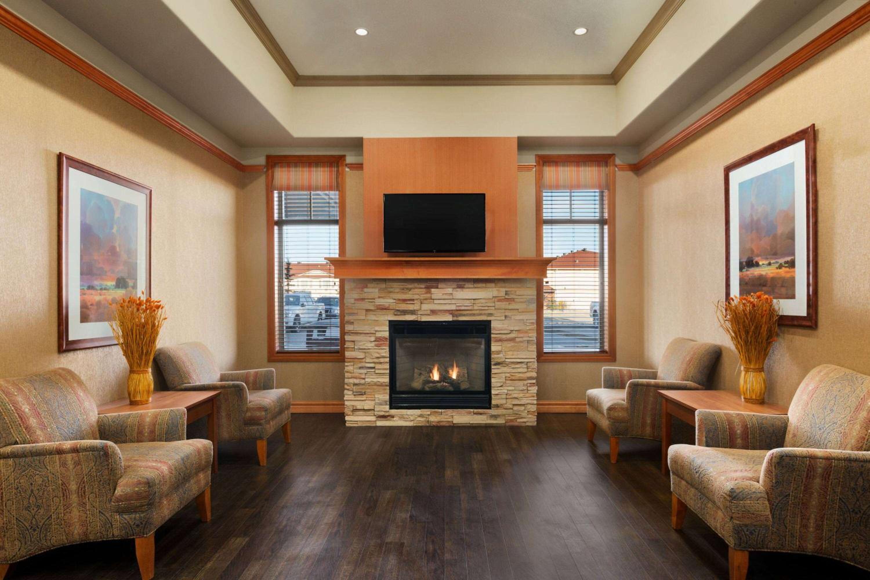 Leduc Vacations - Days Inn  Suites by Wyndham Edmonton Airport - Property Image 3