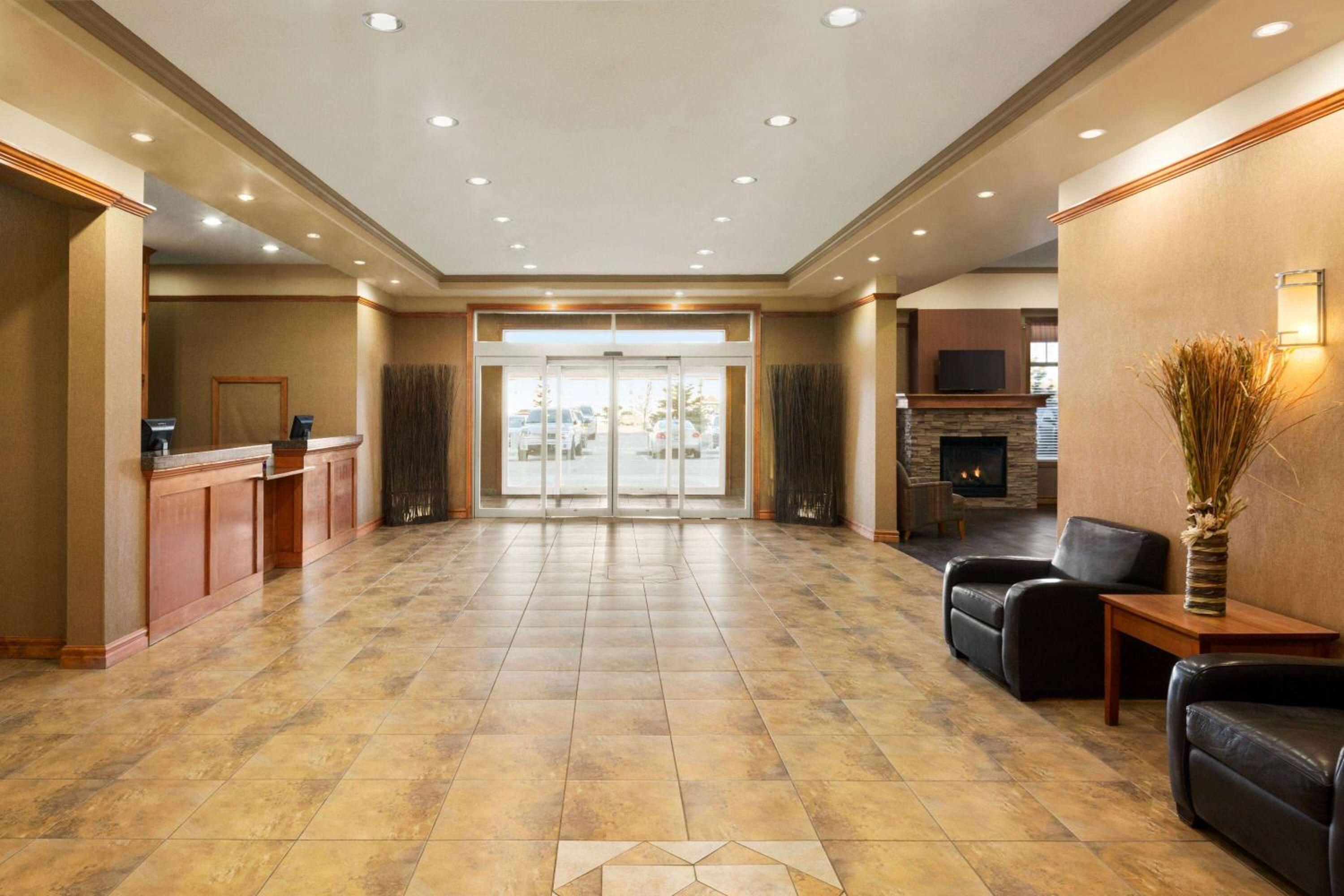 Leduc Vacations - Days Inn  Suites by Wyndham Edmonton Airport - Property Image 4