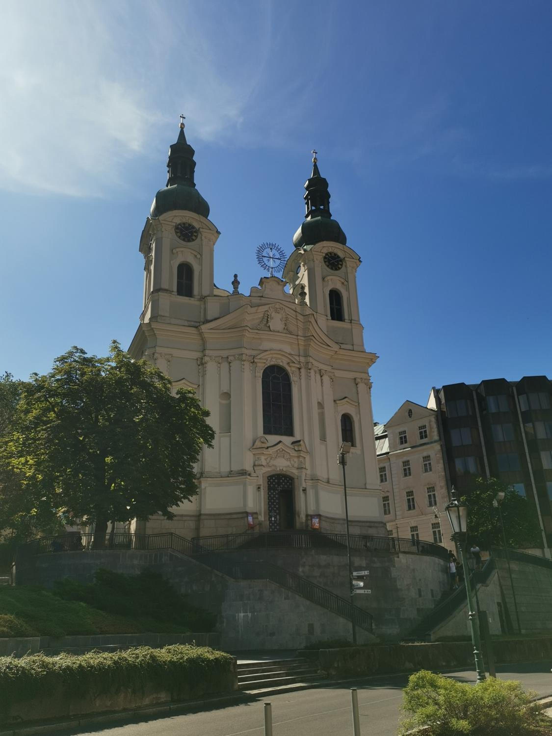 Ubytování Ester - ÚTULNÝ BYT V LÁZEŇSKÉM CENTRU KARLOVÝCH VARŮ SE ZAHRÁDKOU