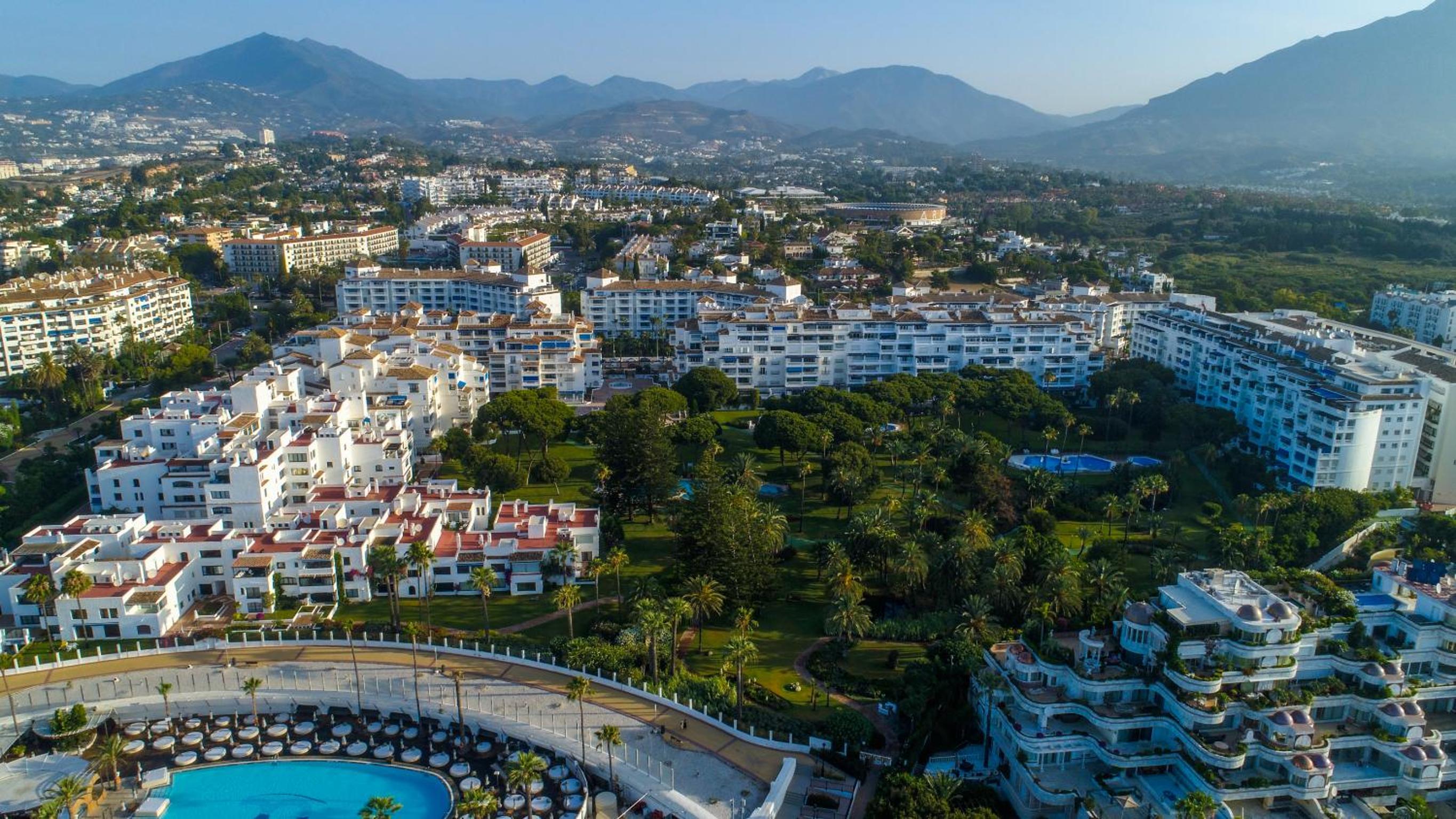 MARBELLA BANUS SUITES - Daisy Playas del Duque Banús Beach Apartment photo 2