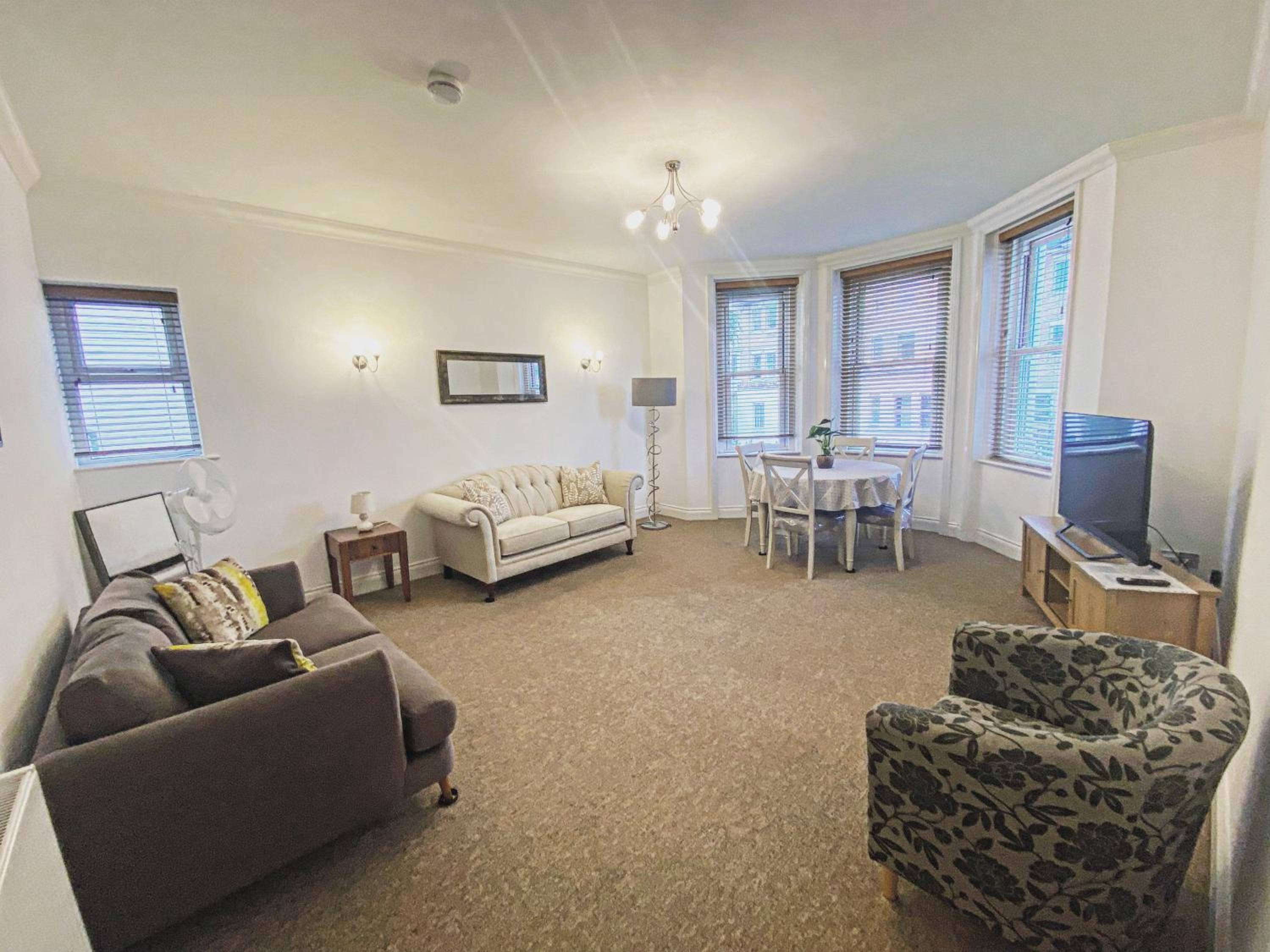 LUXURY 2 BEDS APARTMENT BY THE SEA