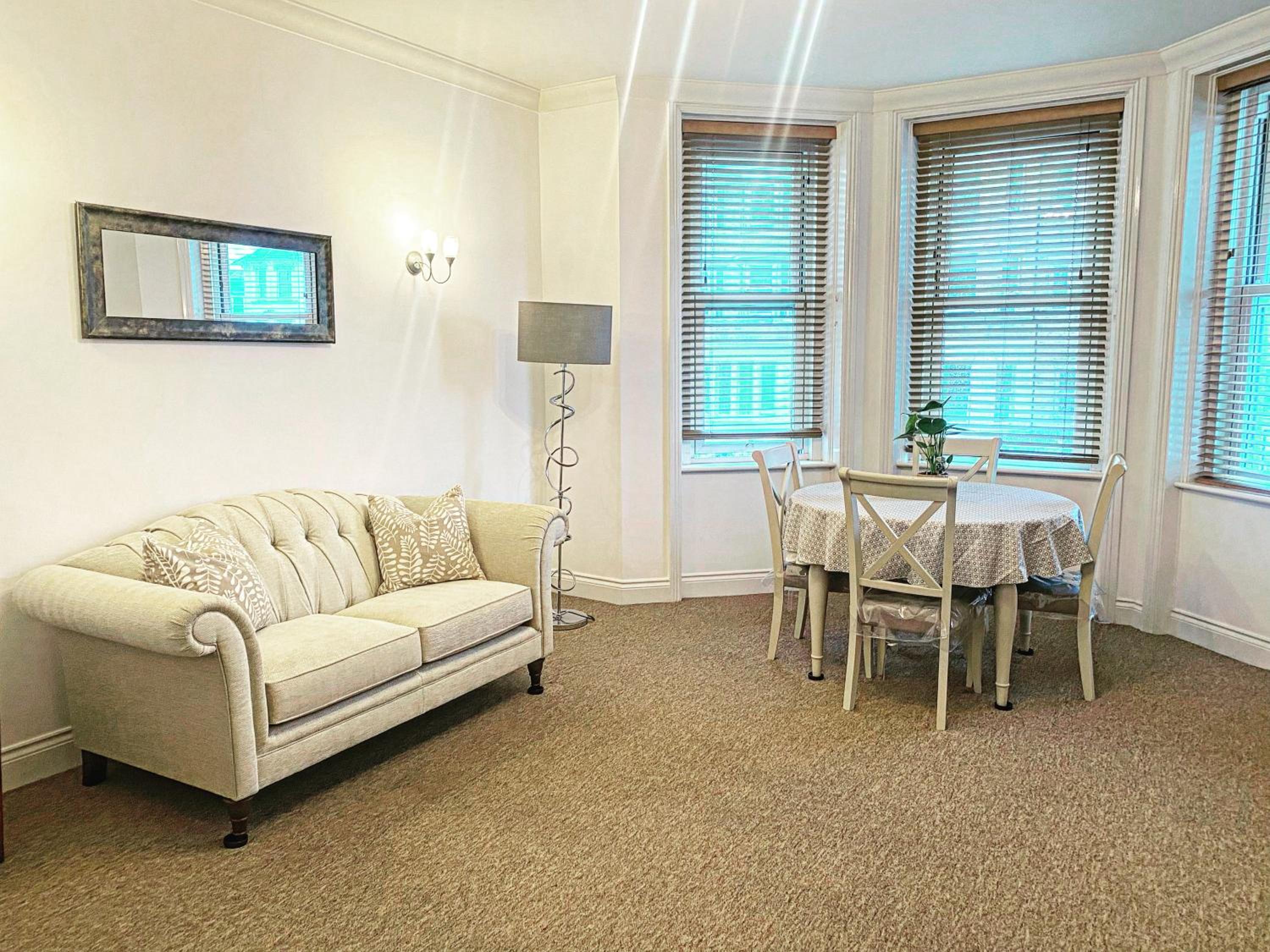 LUXURY 2 BEDS APARTMENT BY THE SEA