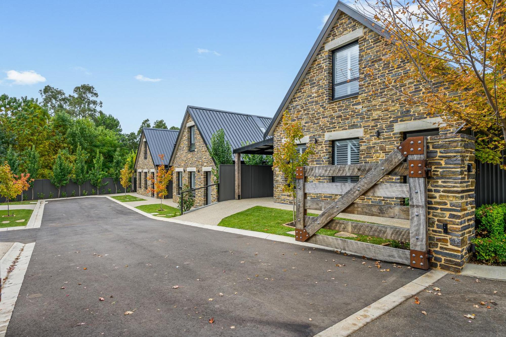 Vale 194 - Luxury Accommodation in McLaren Vale - 5 holiday homes with king size beds