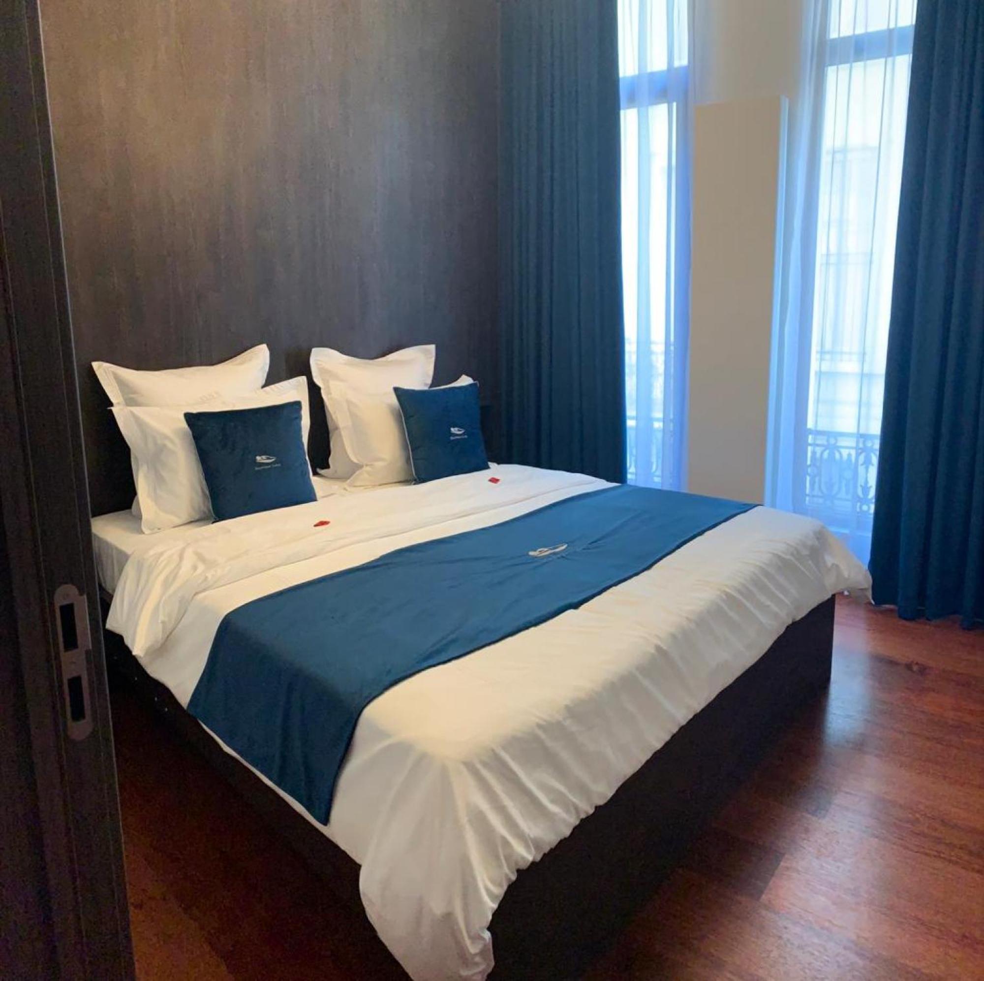 Botanique Suites AirBnB, Antwerp