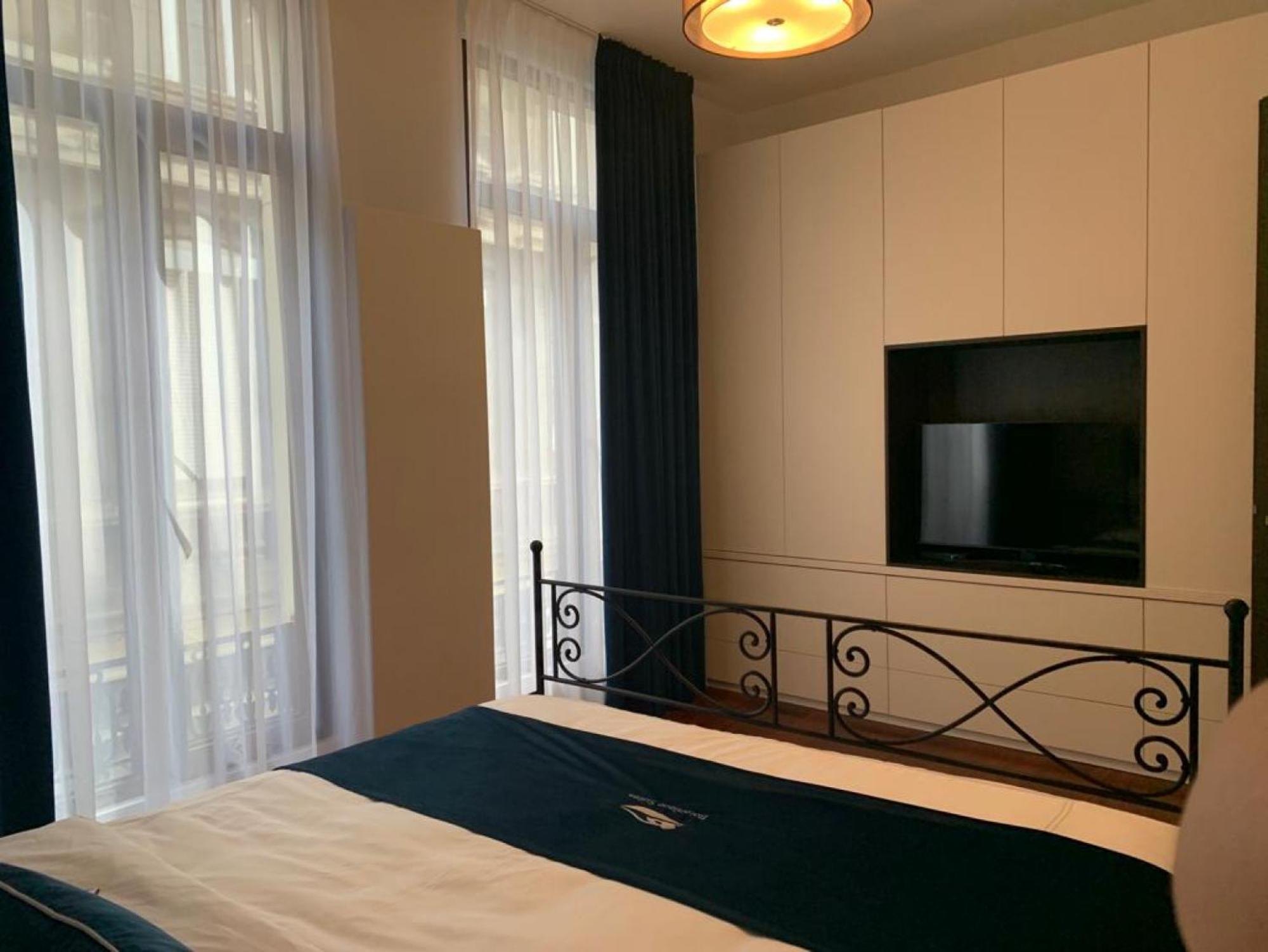 Botanique Suites AirBnB, Antwerp