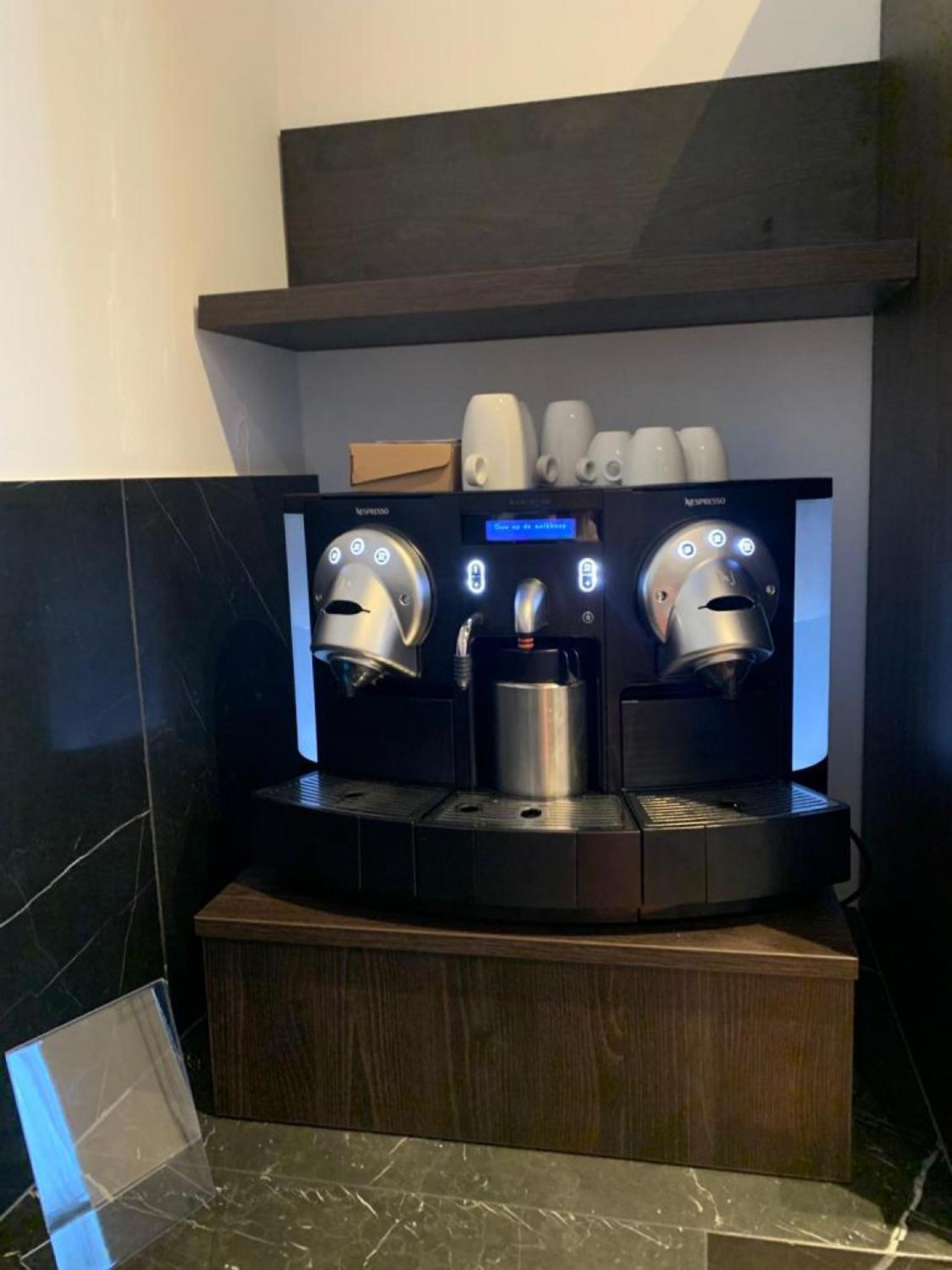 Botanique Suites AirBnB, Antwerp