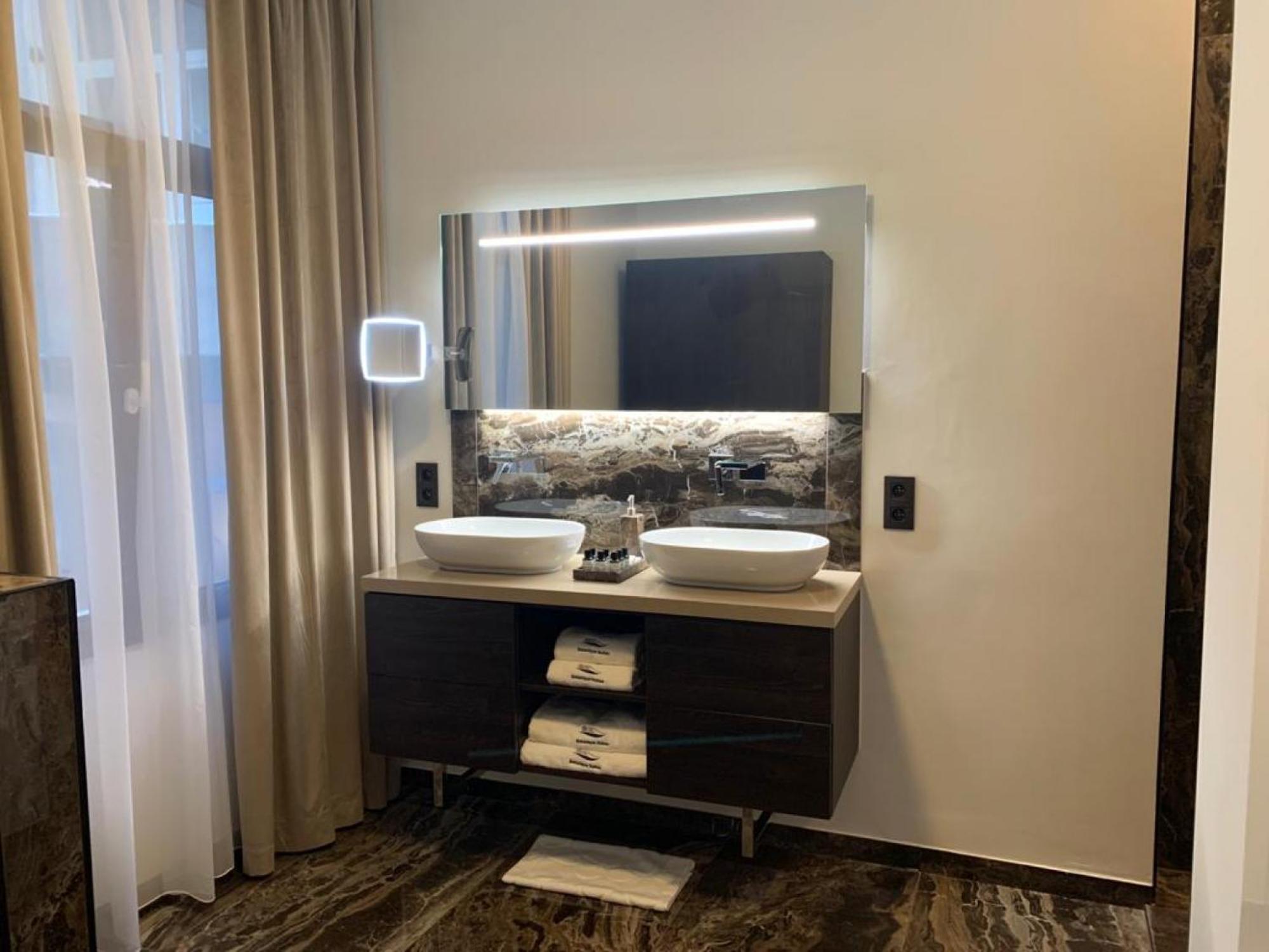 Botanique Suites AirBnB, Antwerp