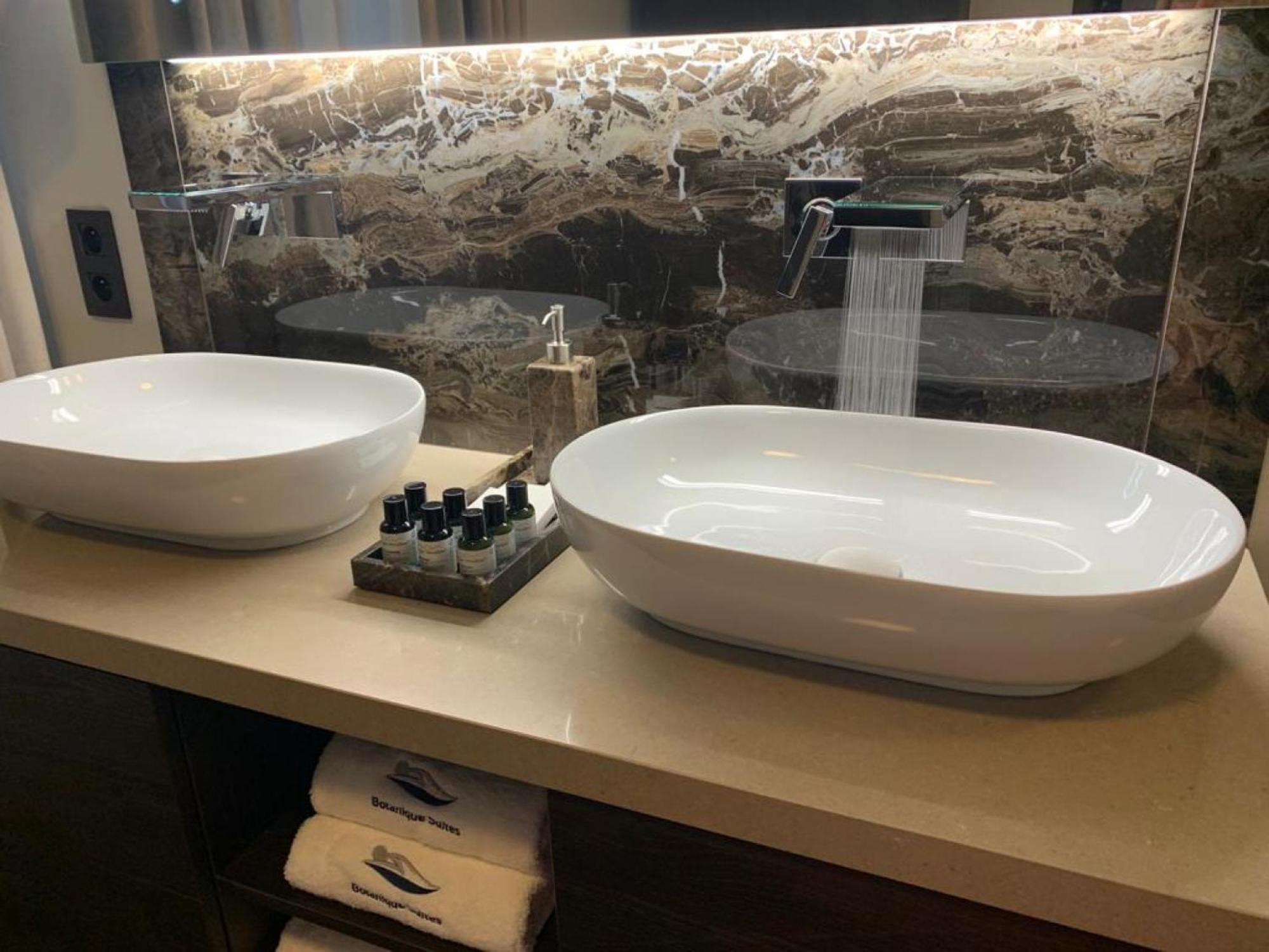 Botanique Suites AirBnB, Antwerp