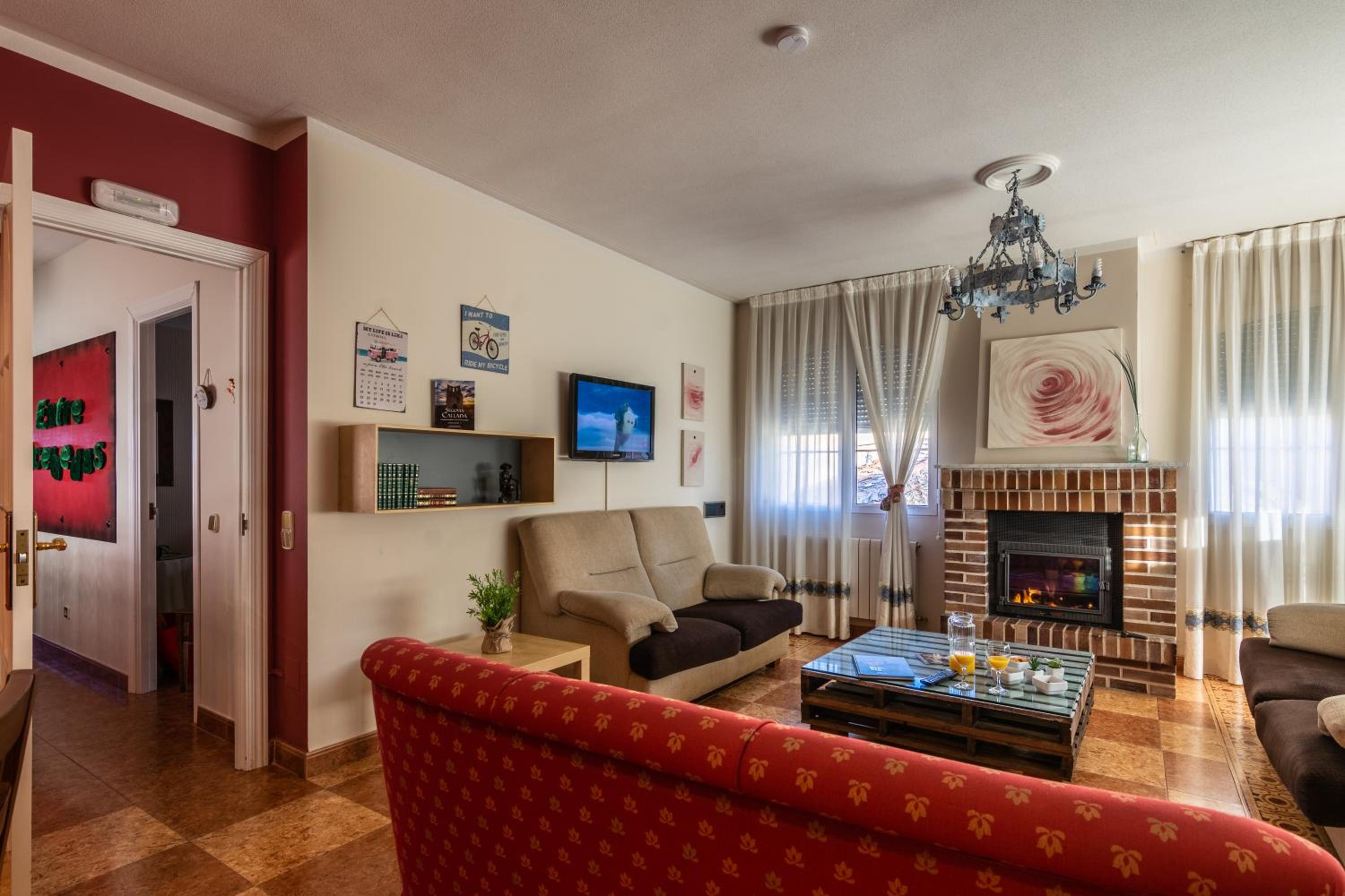 Gran apartamento CON JARDIN a 55 min de Madrid wifi free aparca en la puerta