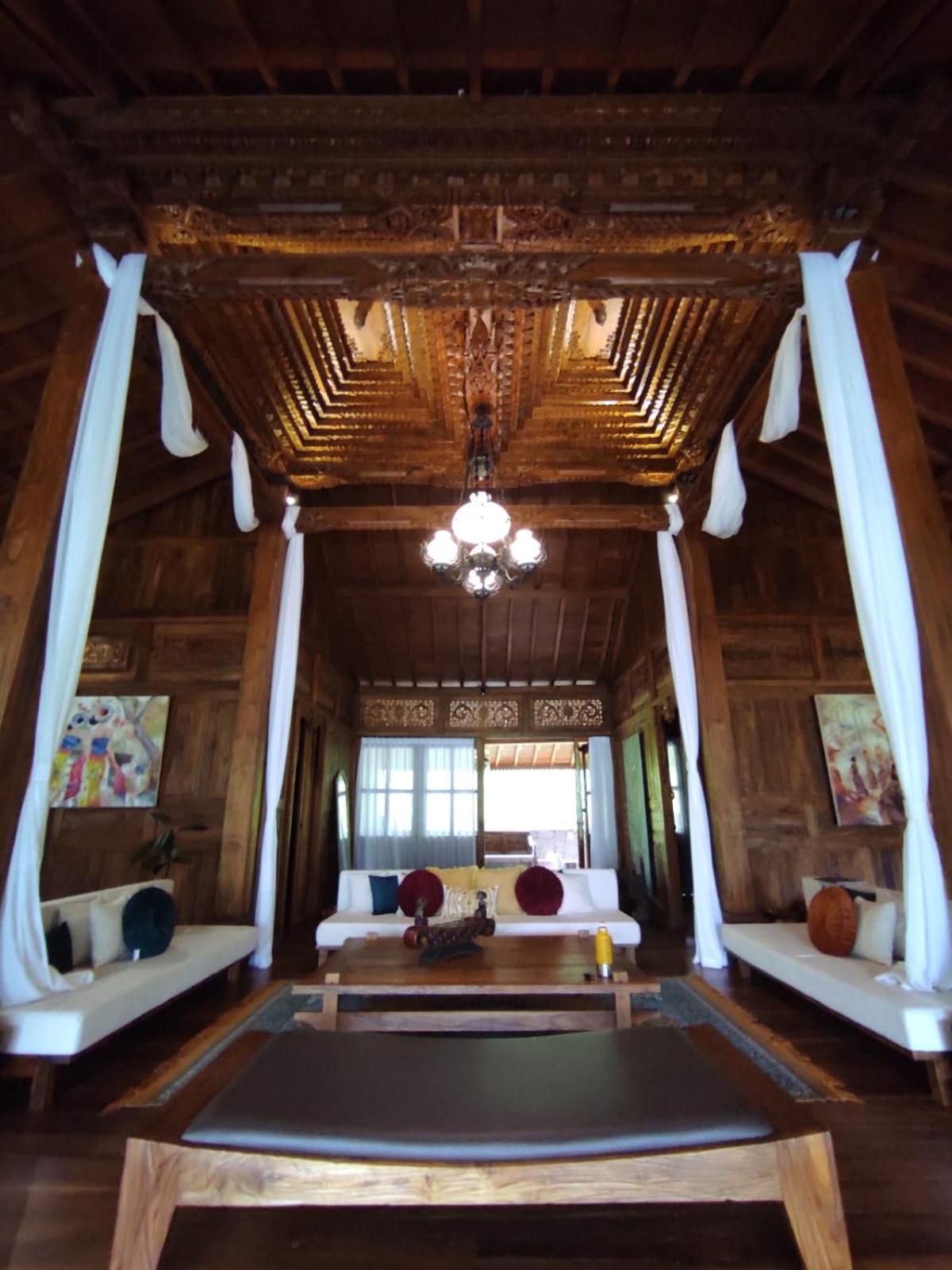 Villa Joglo Omah Kempalan, private pool, 6 BR in Sentul view 5