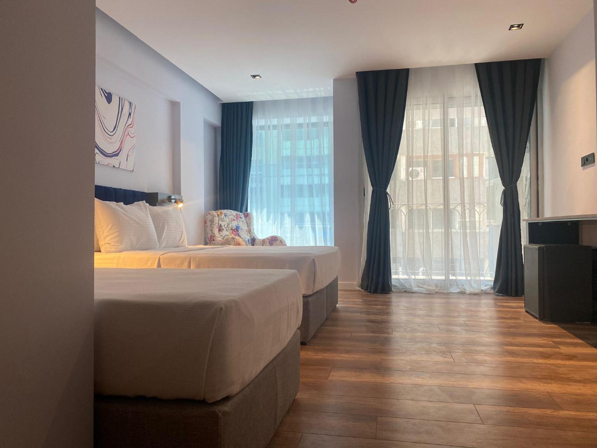 THE ROYALS HOTEL - Image 20